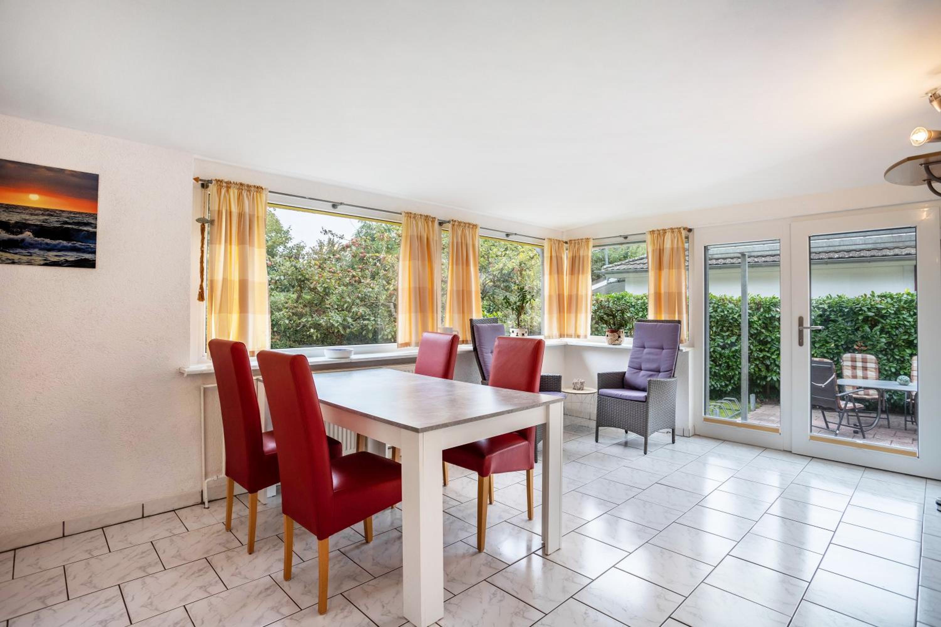 Two-Bedroom Deluxe Apartment with Garden View photo 2