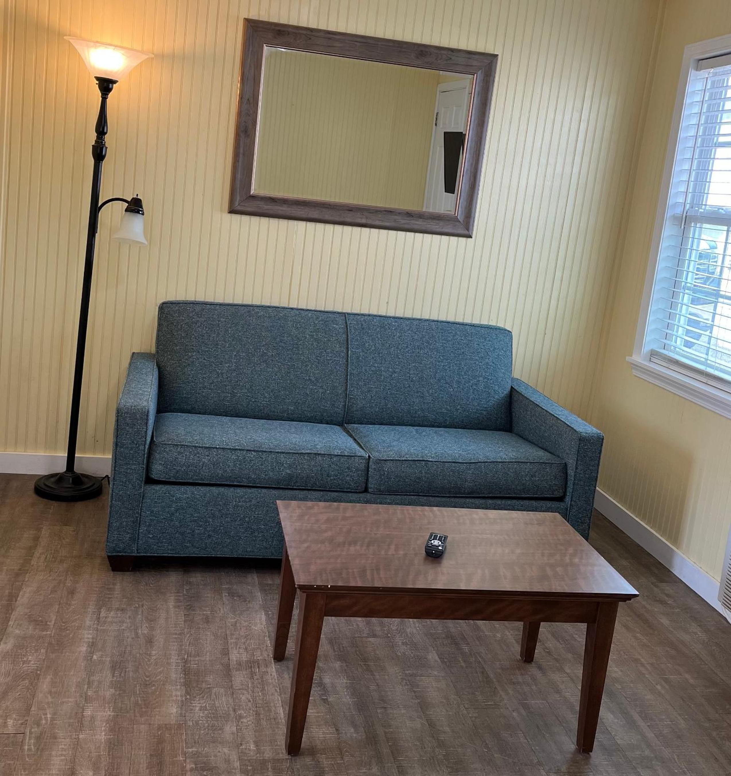 Standard Suite - Photo 7
