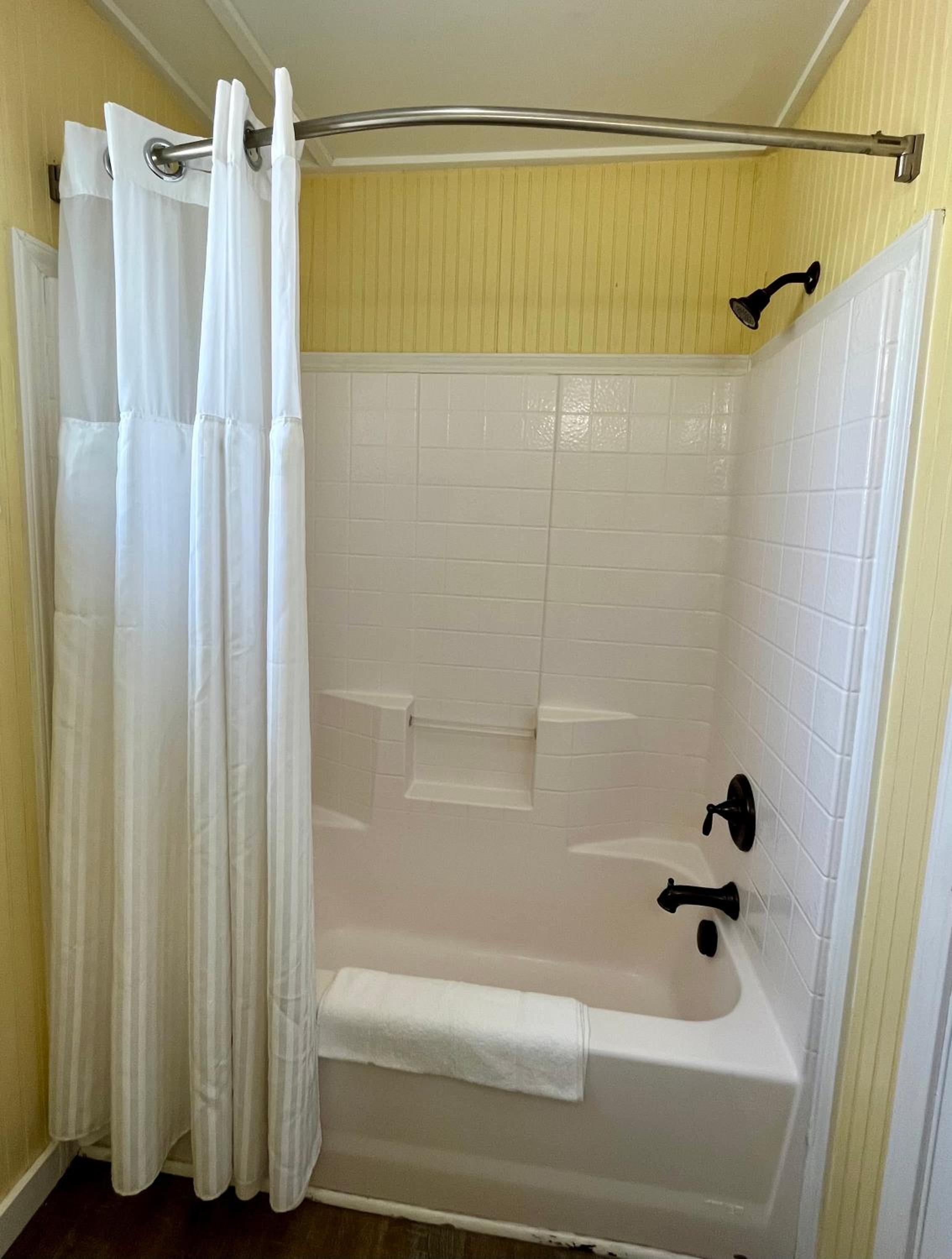 Standard Suite - Photo 3
