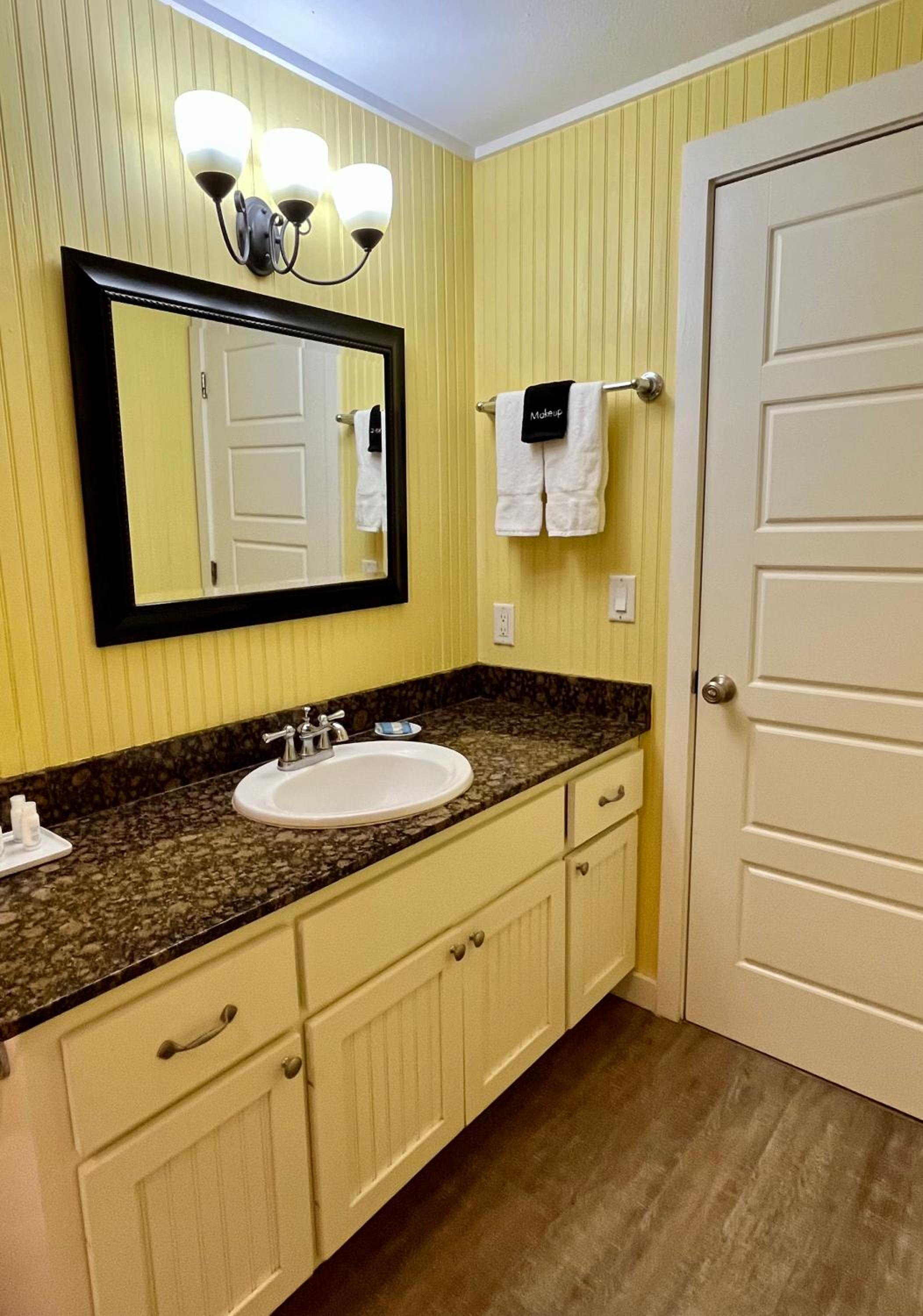 King Suite - Photo 2