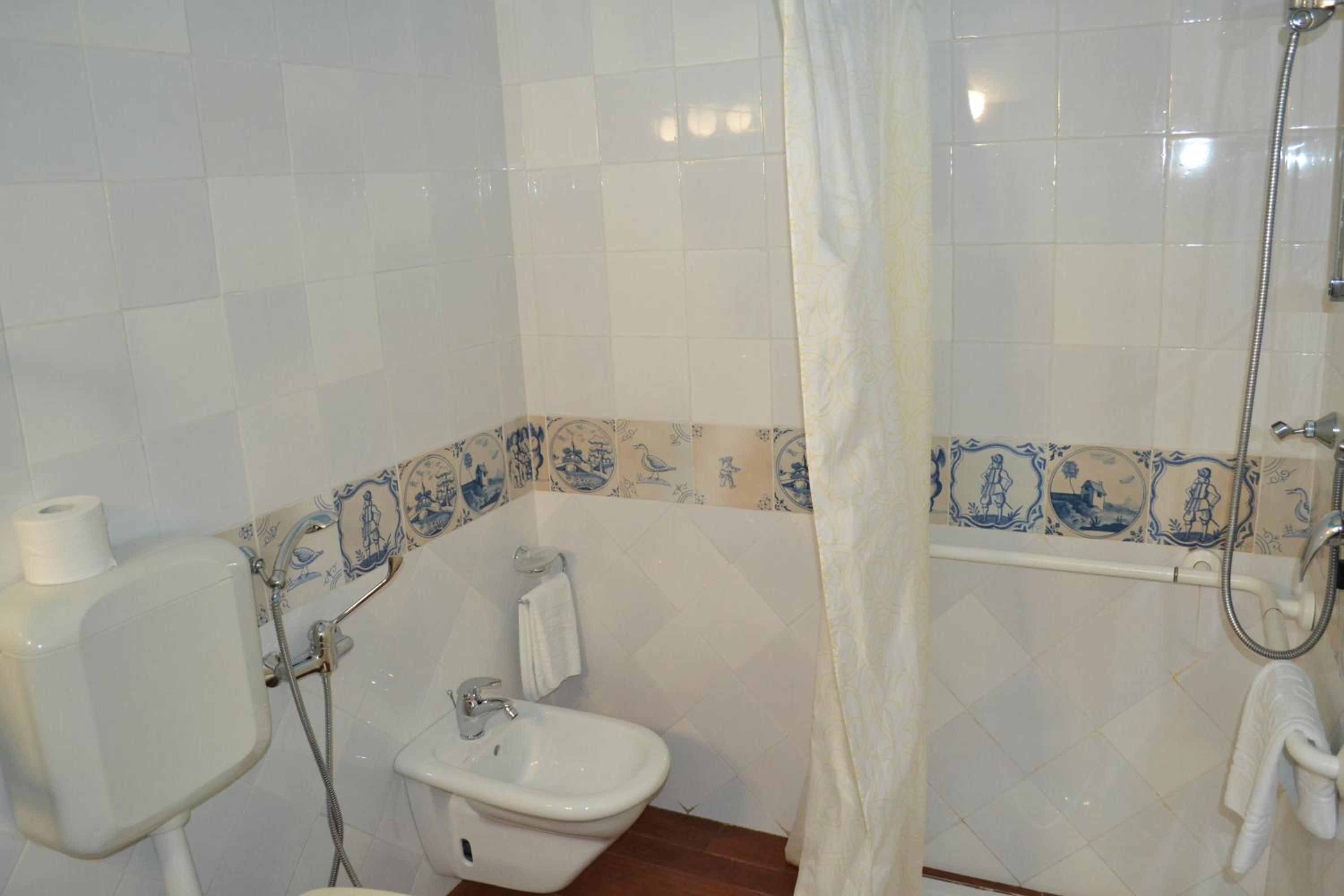 Double or Twin Room - Disability Access - Photo 3
