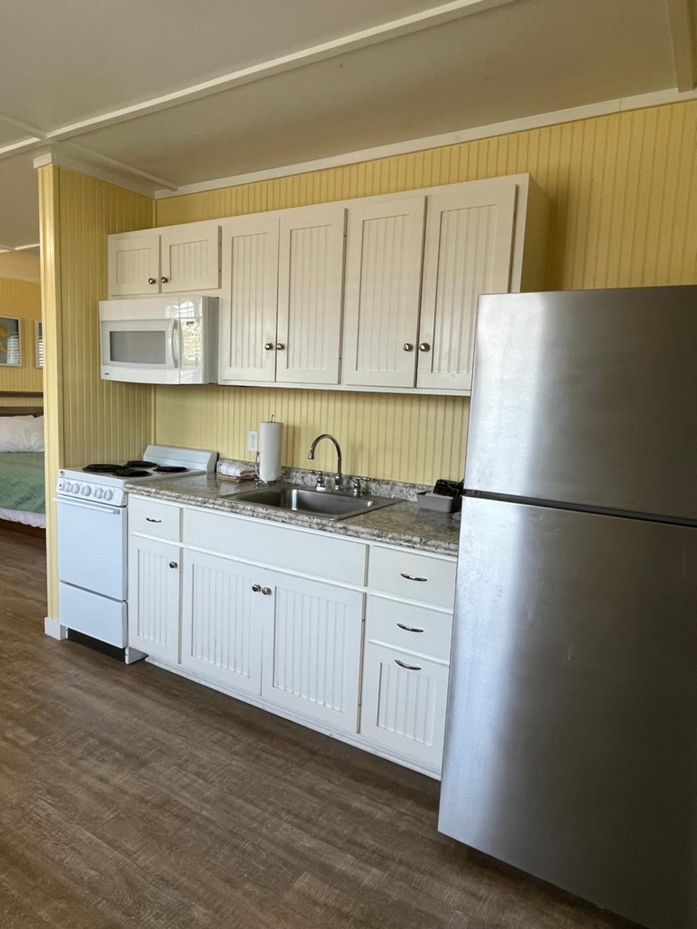 Deluxe King Suite - Photo 6