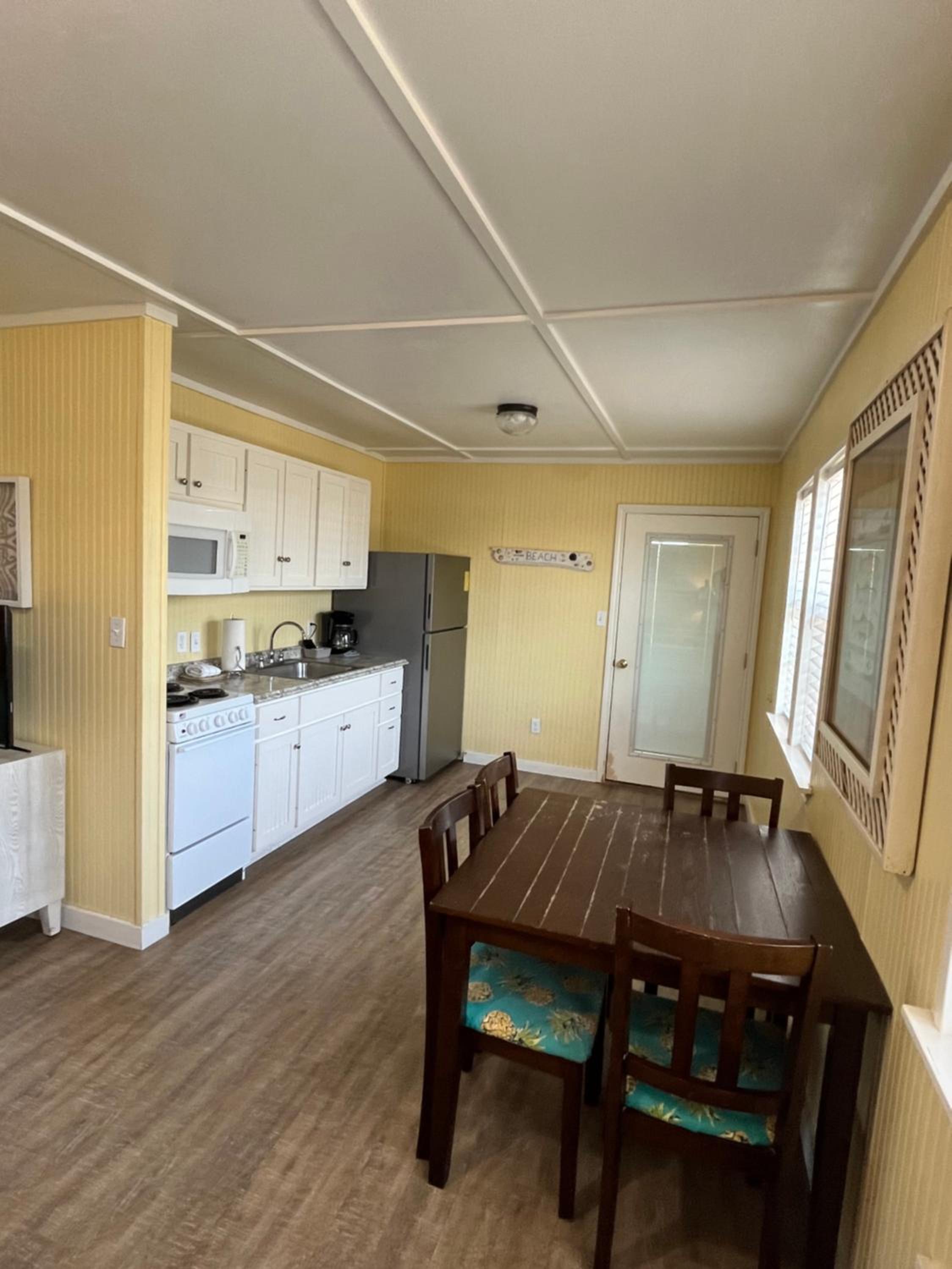 Deluxe King Suite - Photo 3