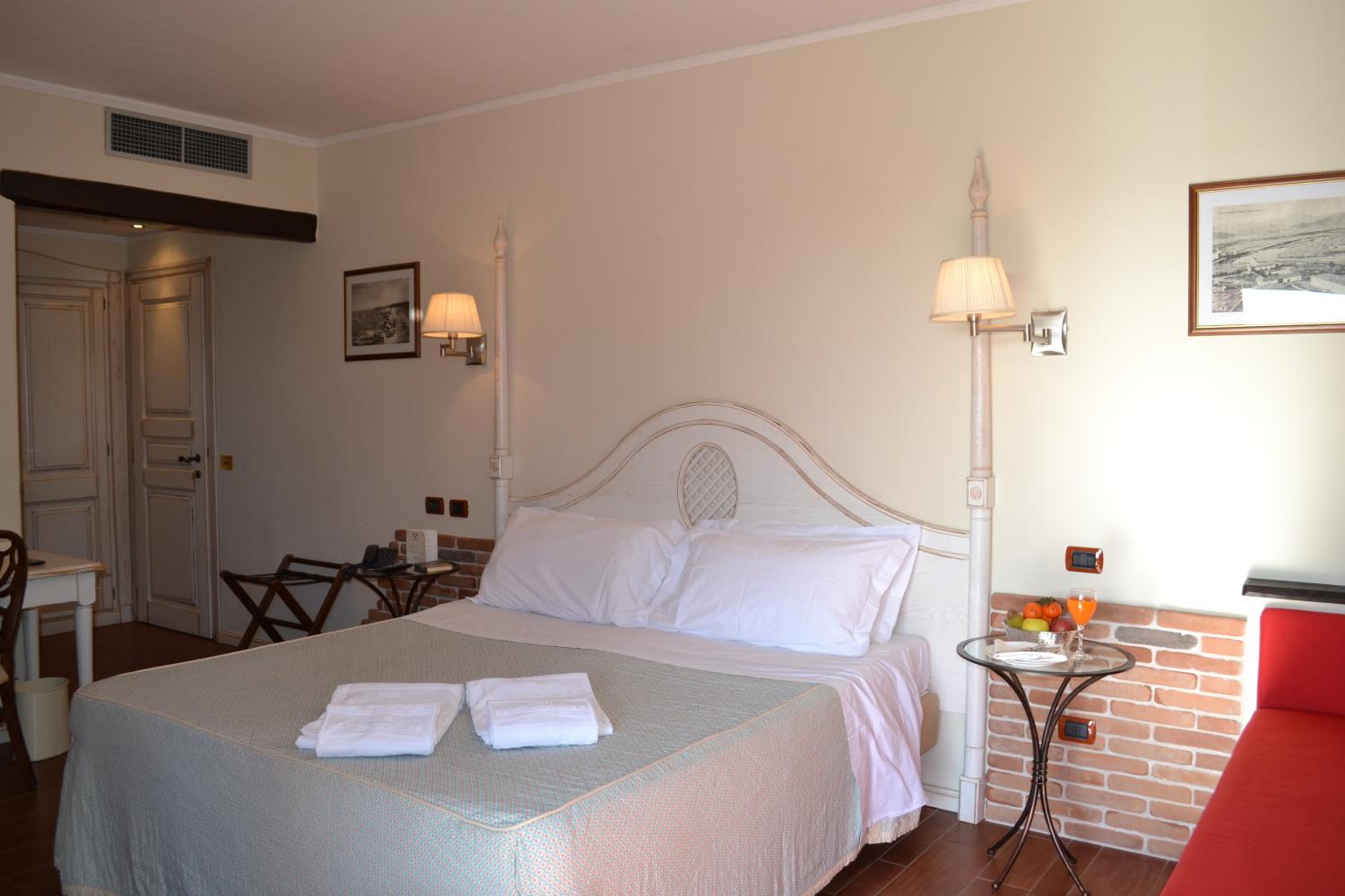 Deluxe Double Room - Photo 1