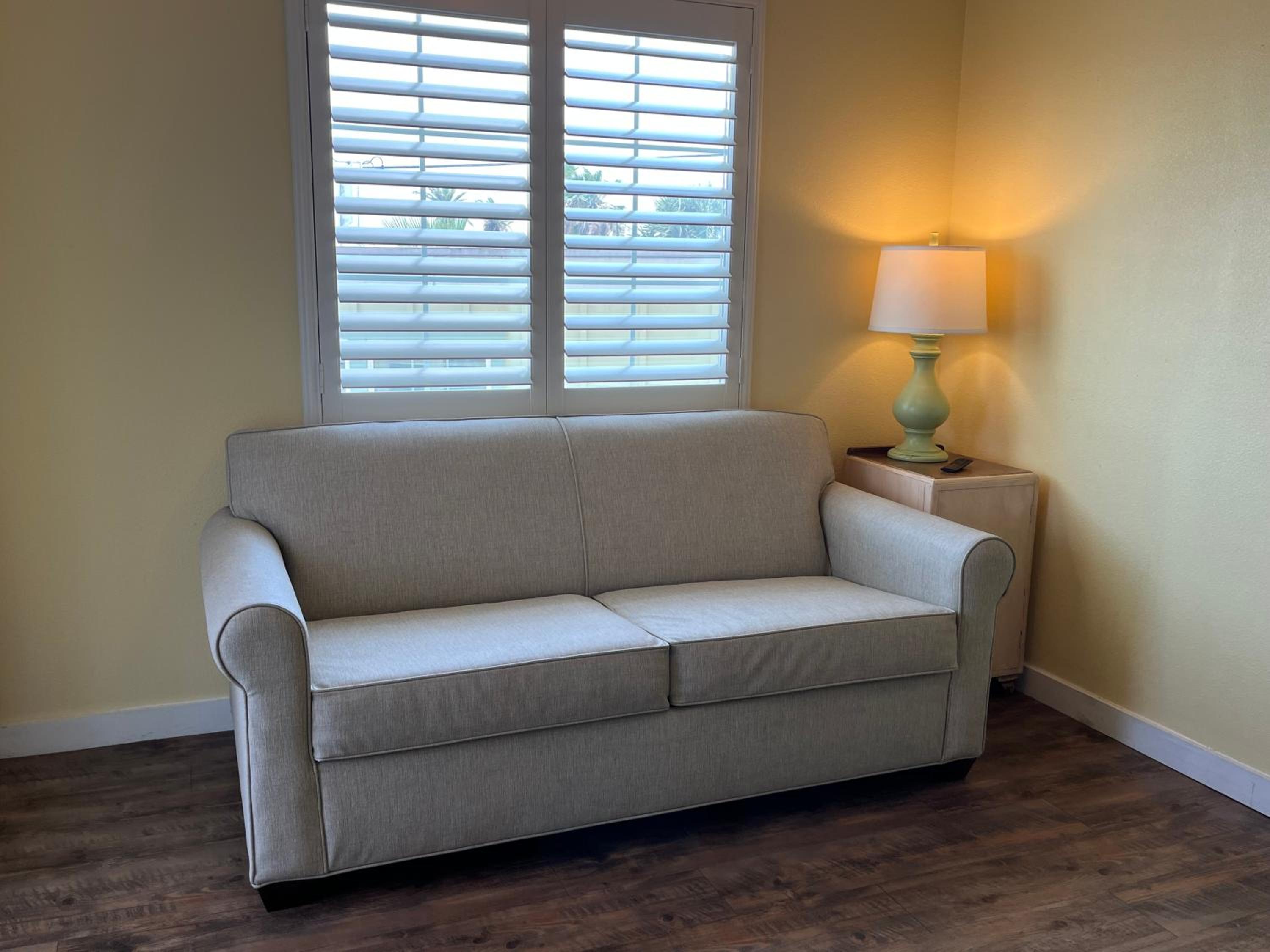 One-Bedroom Suite - Photo 6
