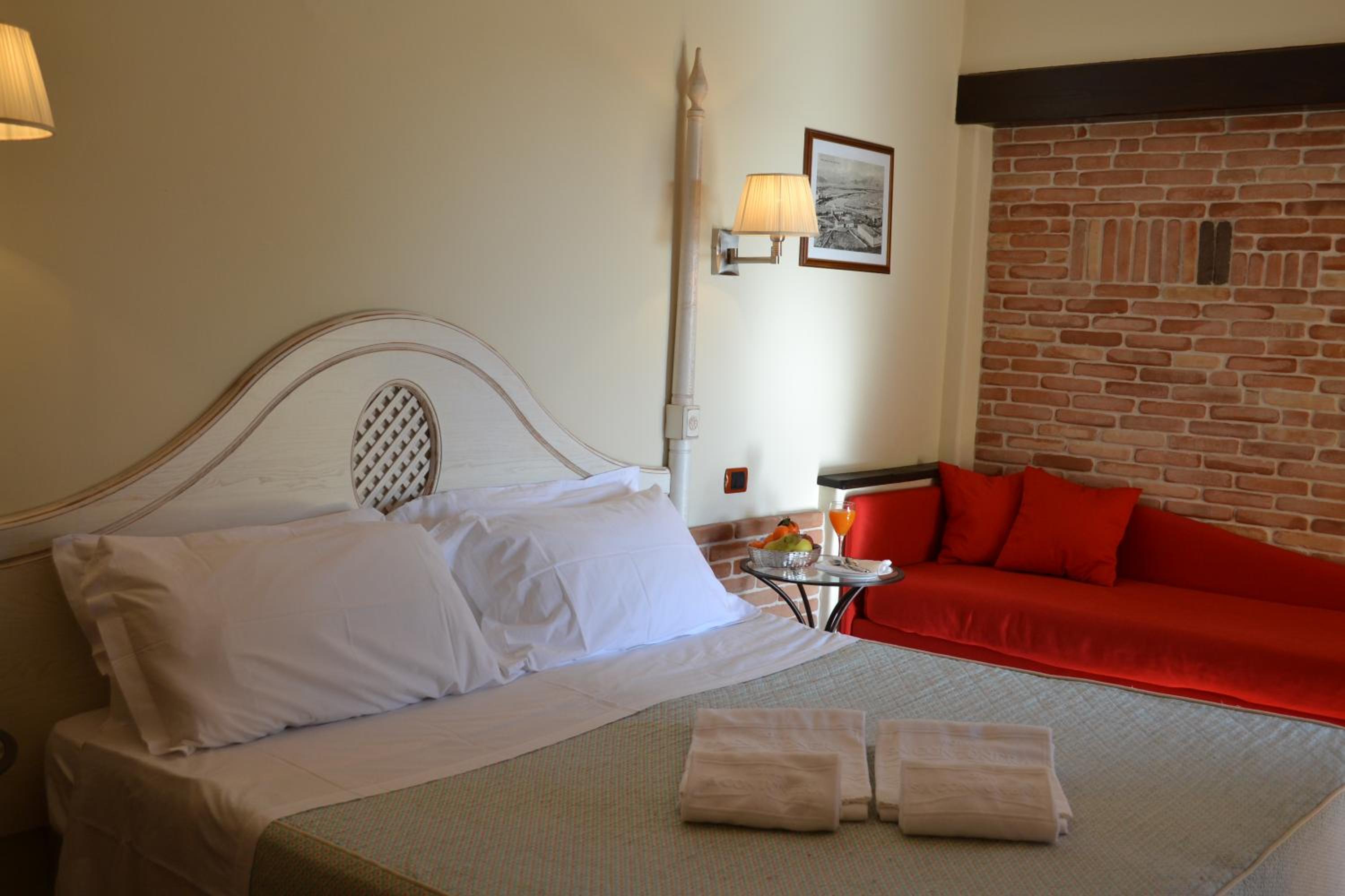 Deluxe Triple Room - Photo 1