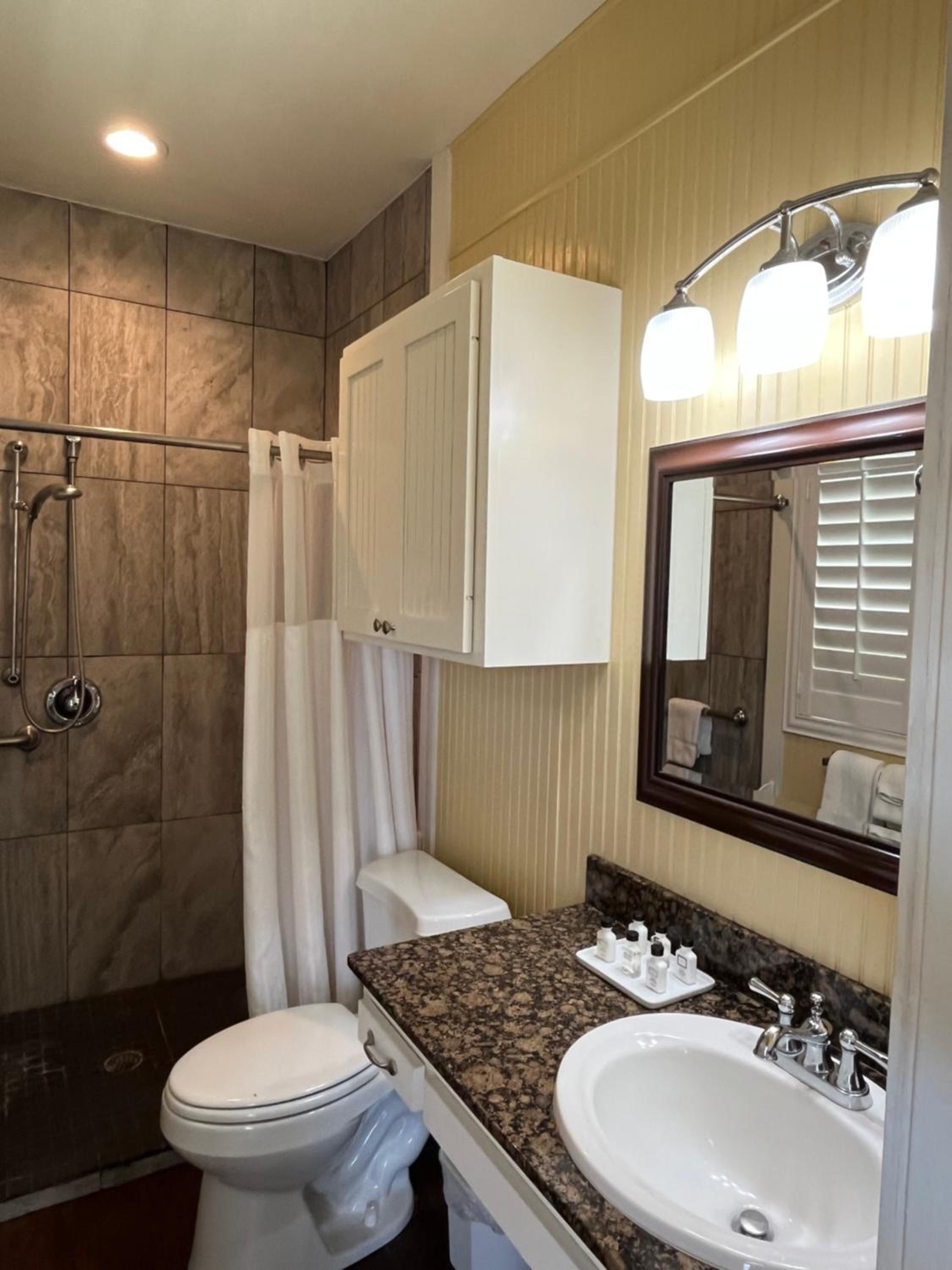 Suite with Pool View - Photo 6