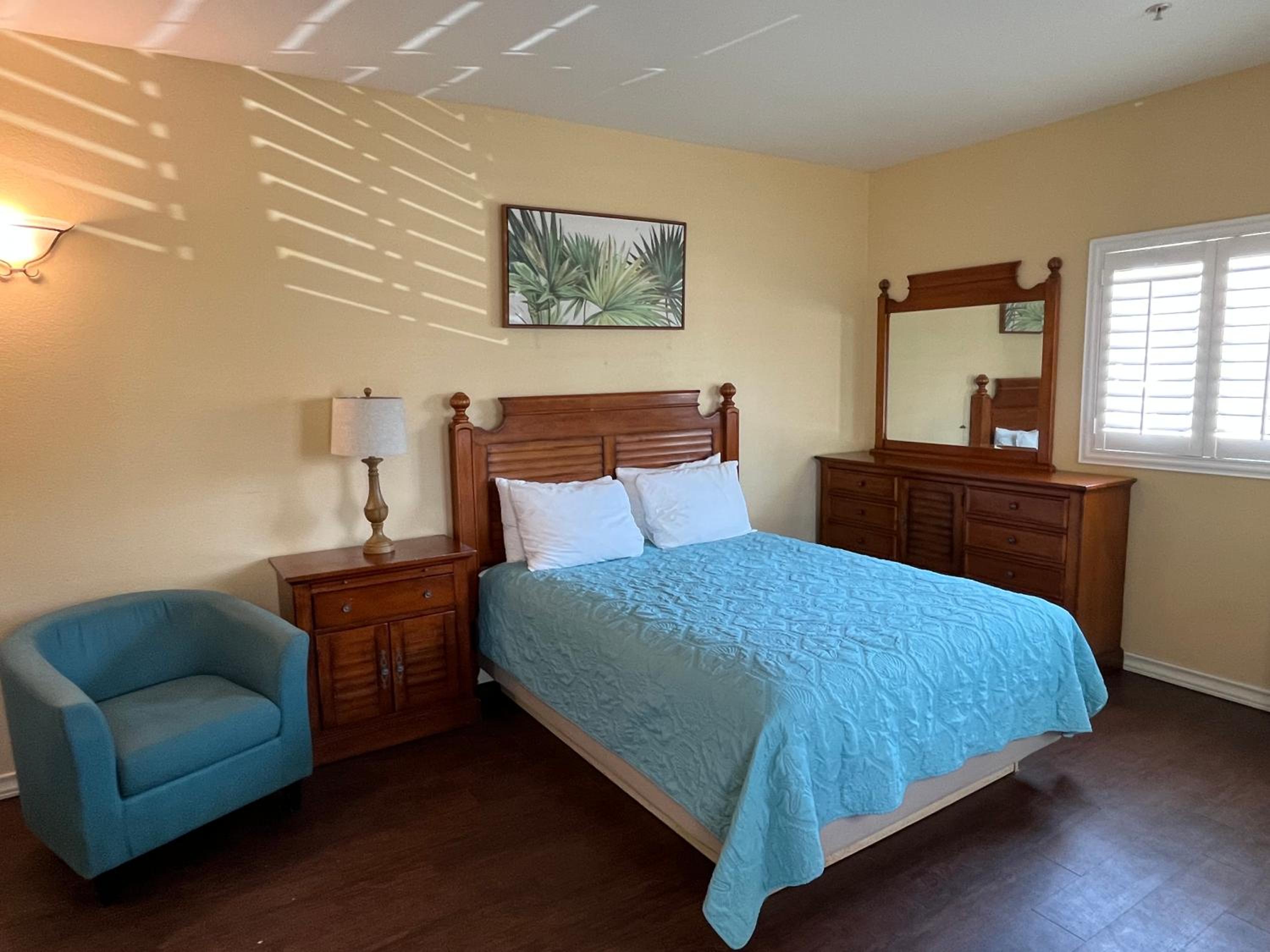 Suite with Pool View - Photo 1