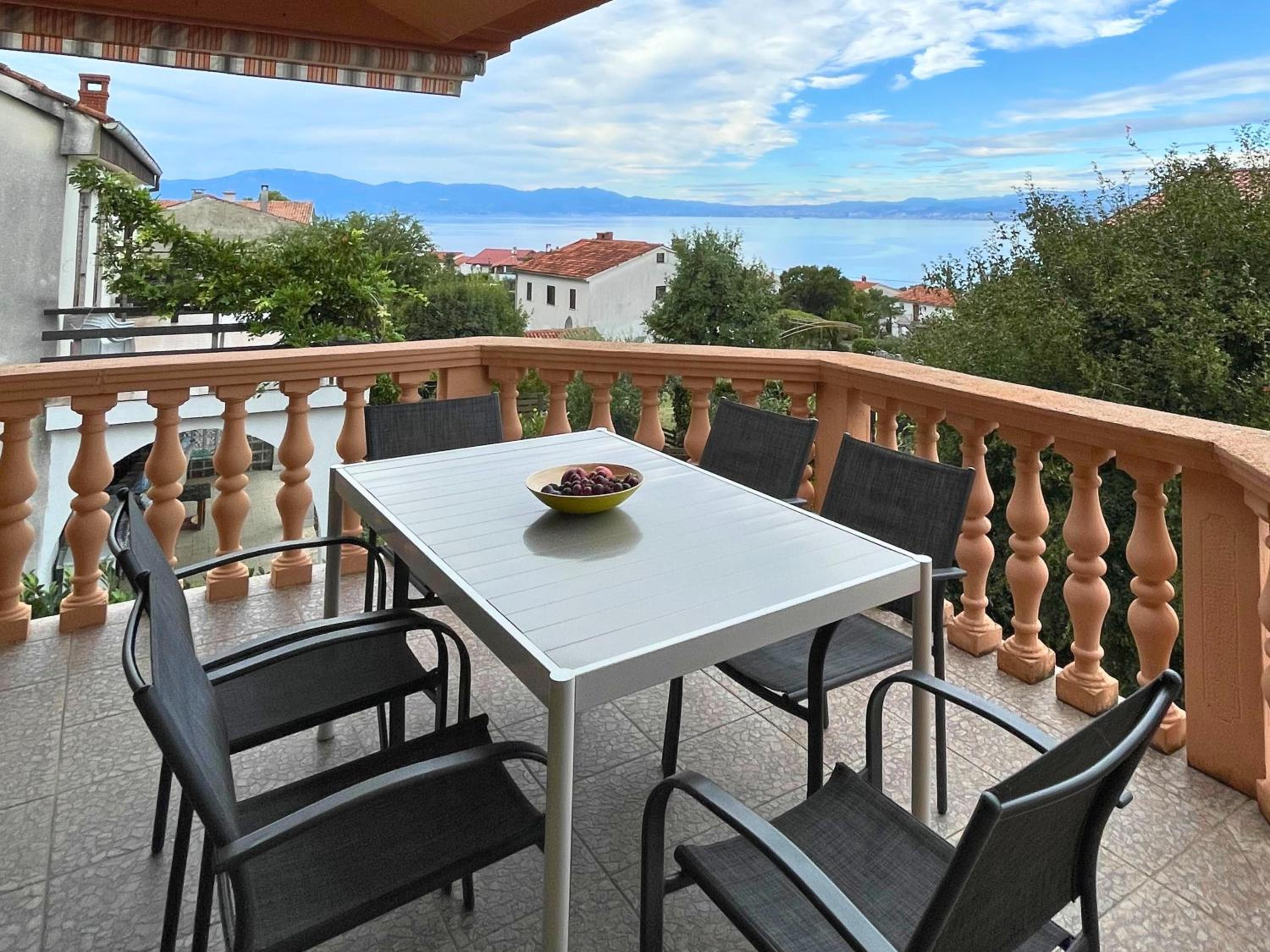 Apartment with View and Balcony photo 3