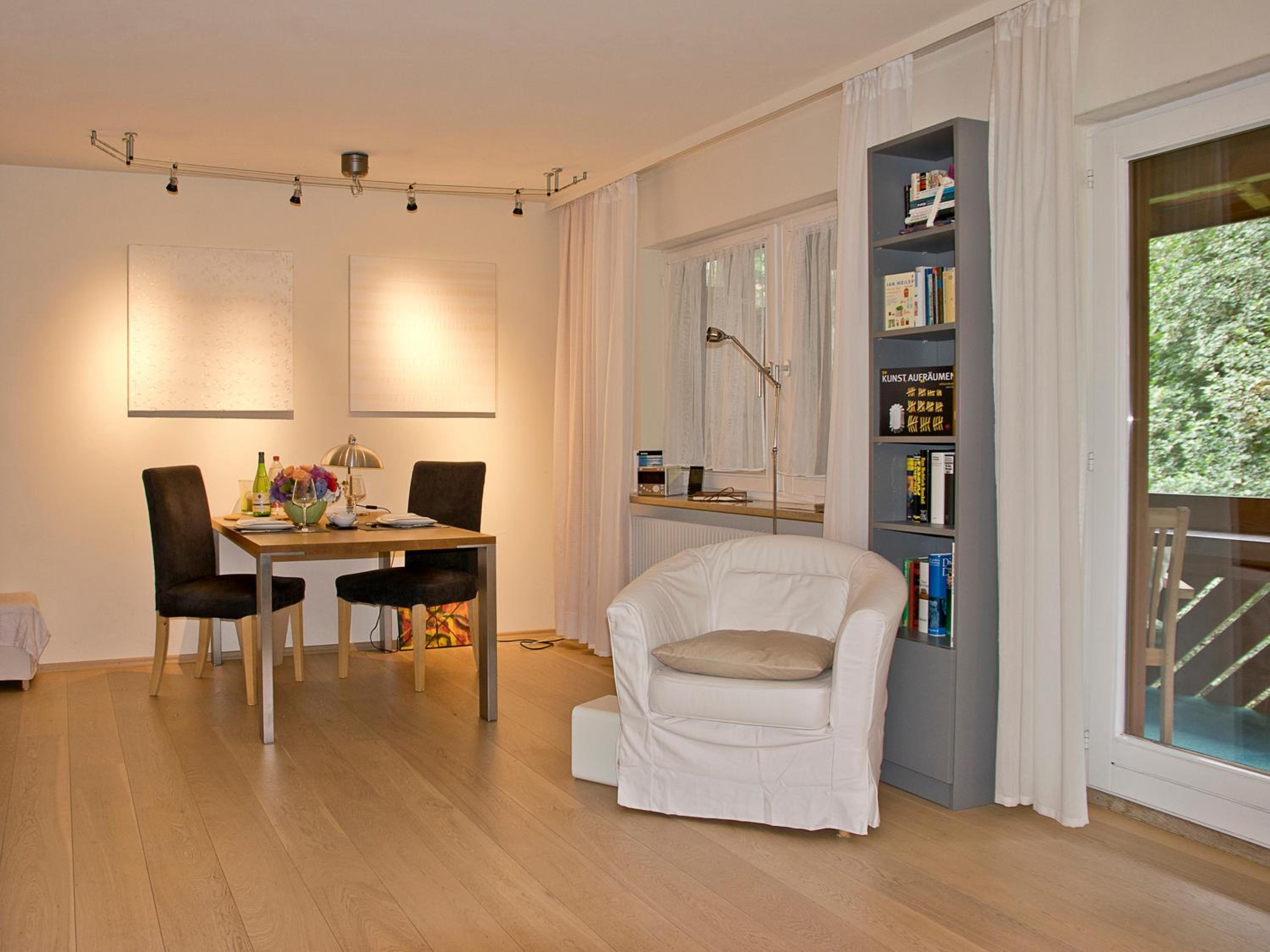 Apartment photo 2