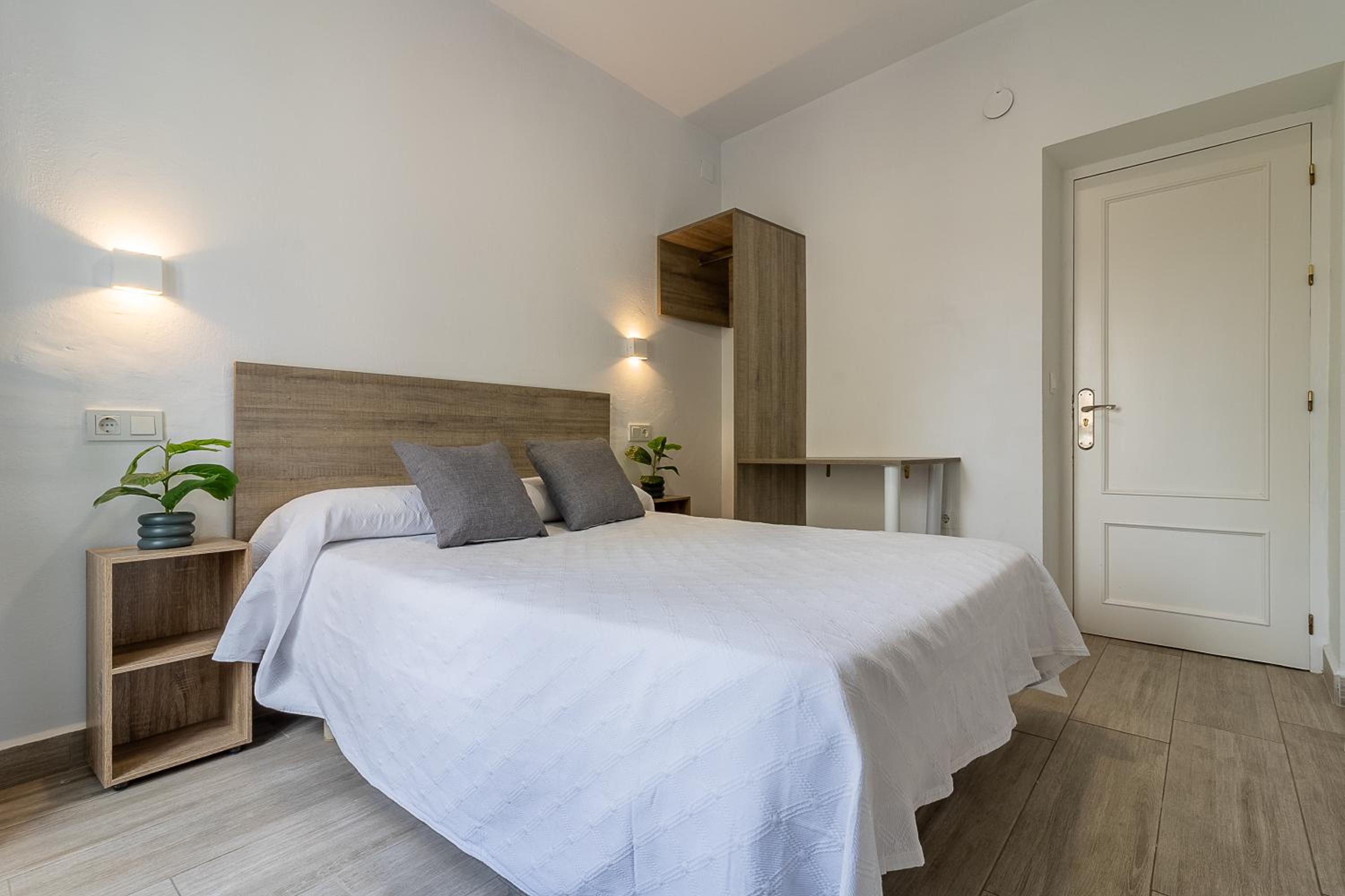 Standard Double Room with Shared Bathroom photo 3