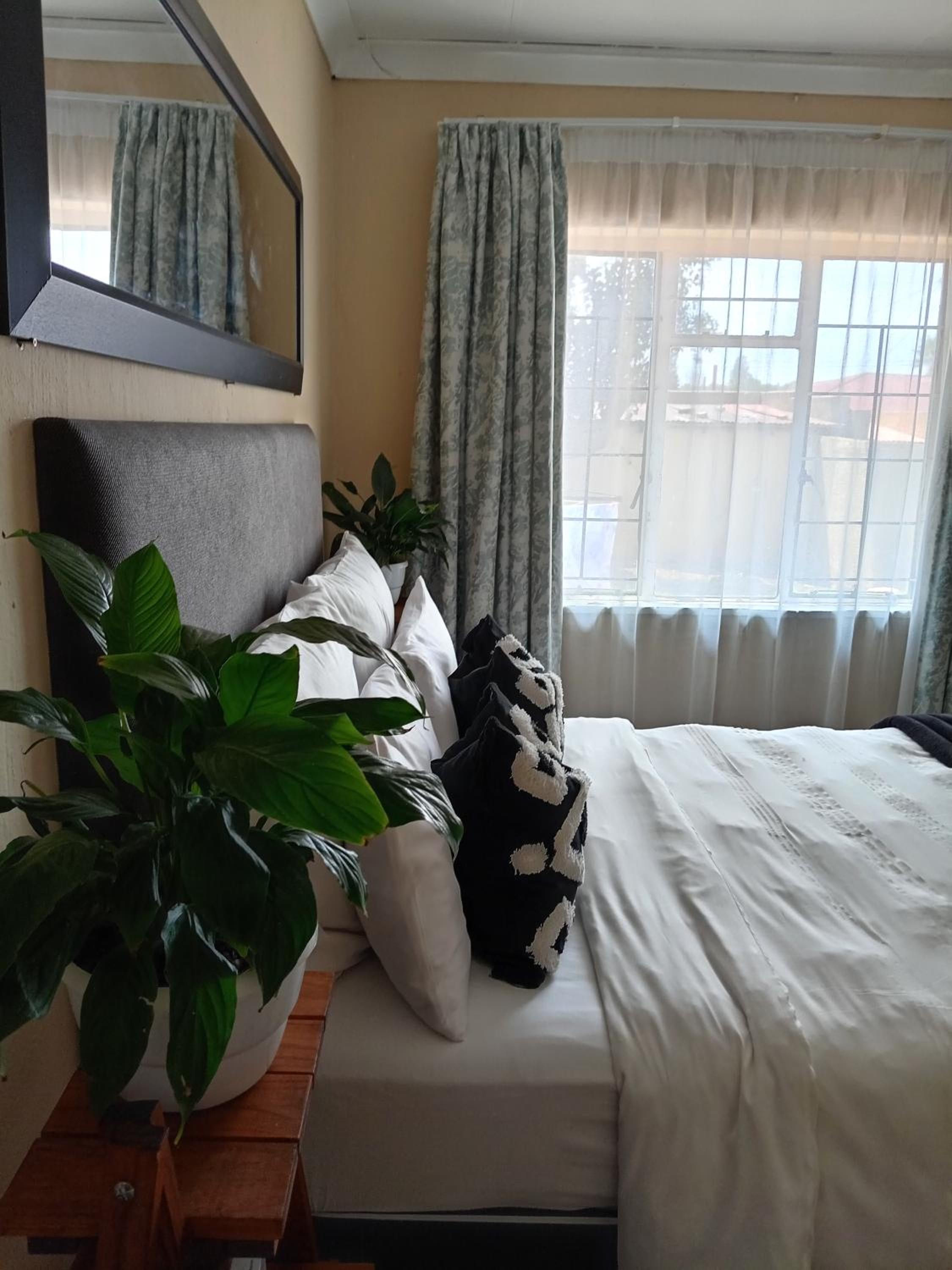 Double Room with Private Bathroom photo 3