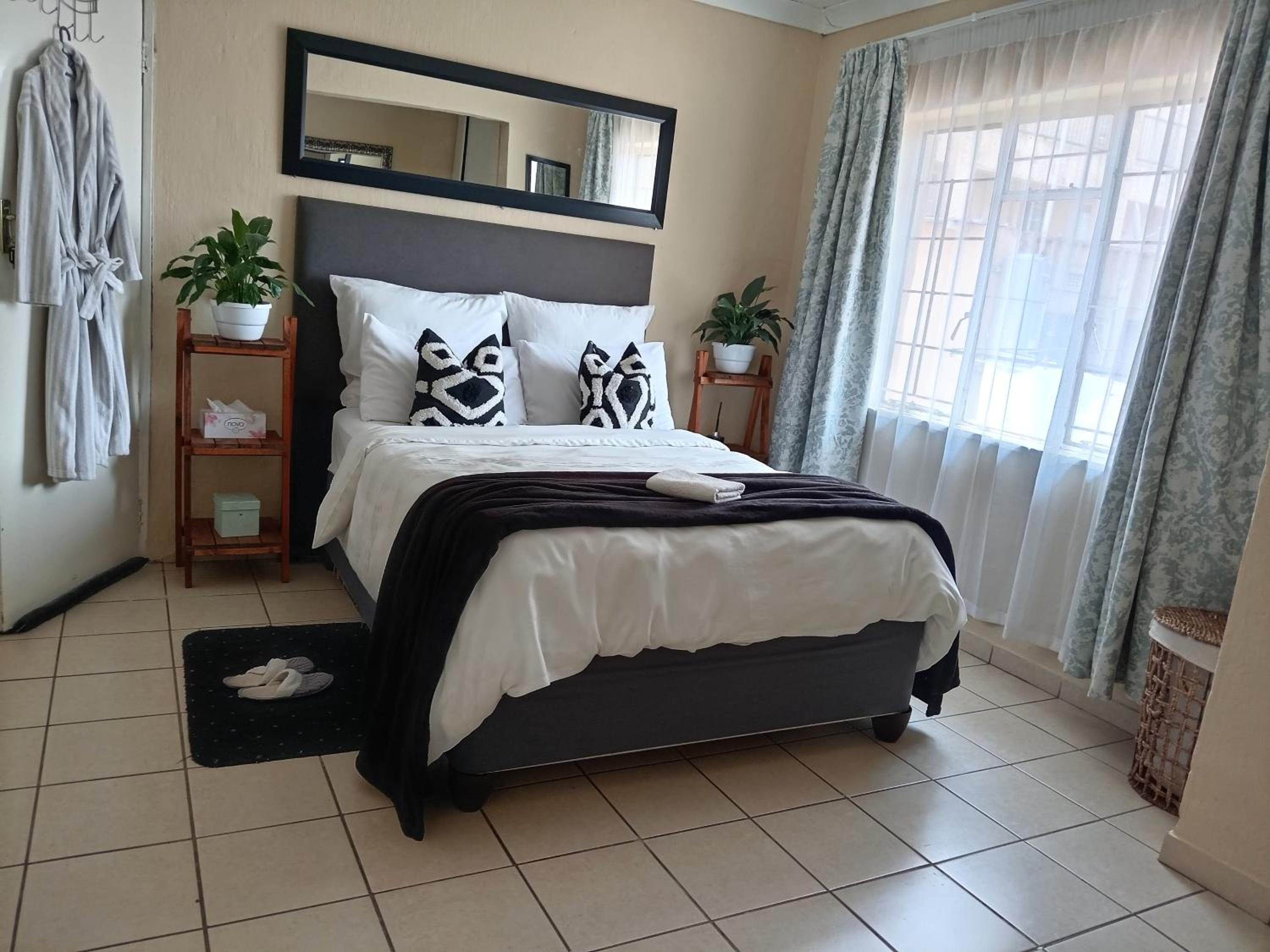 Double Room with Private Bathroom photo 2