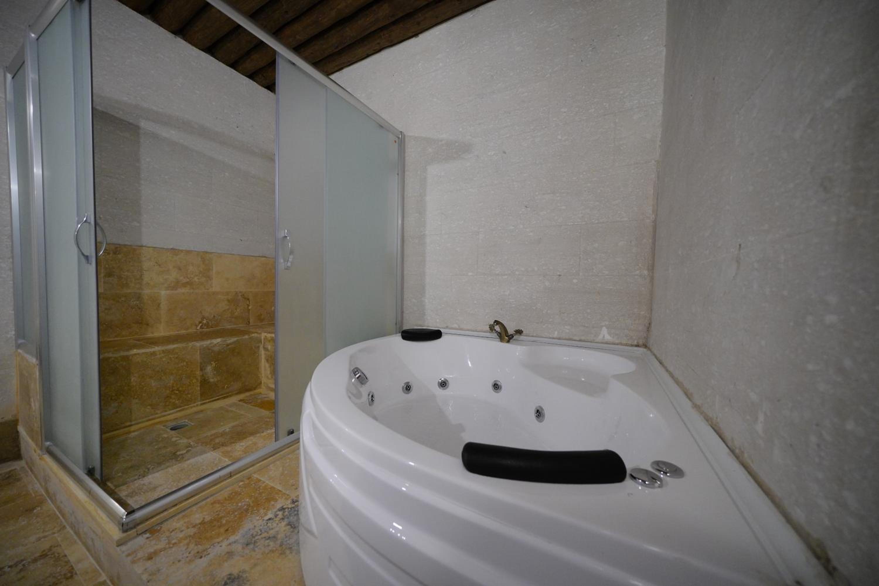 Double Room With Spa Bath photo 3