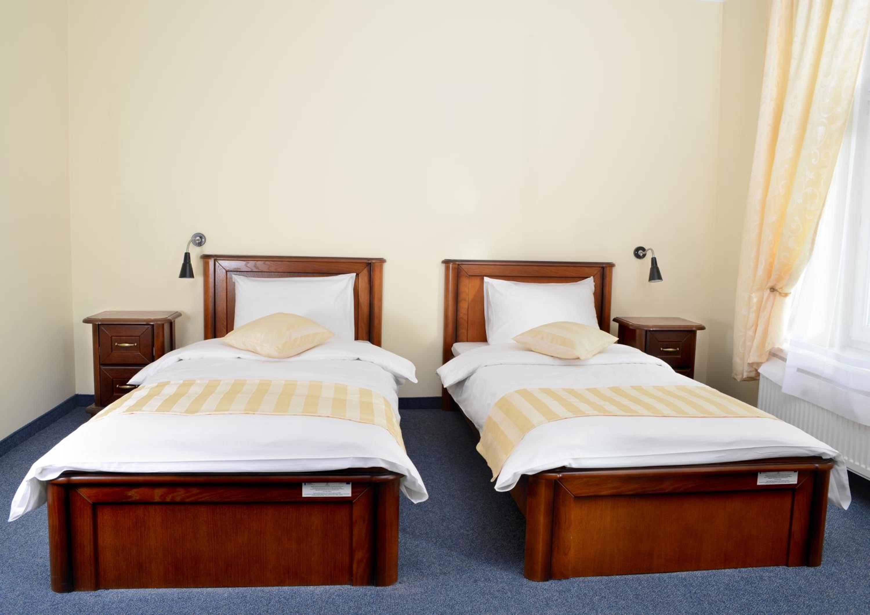 Standard Twin Room - Photo 5