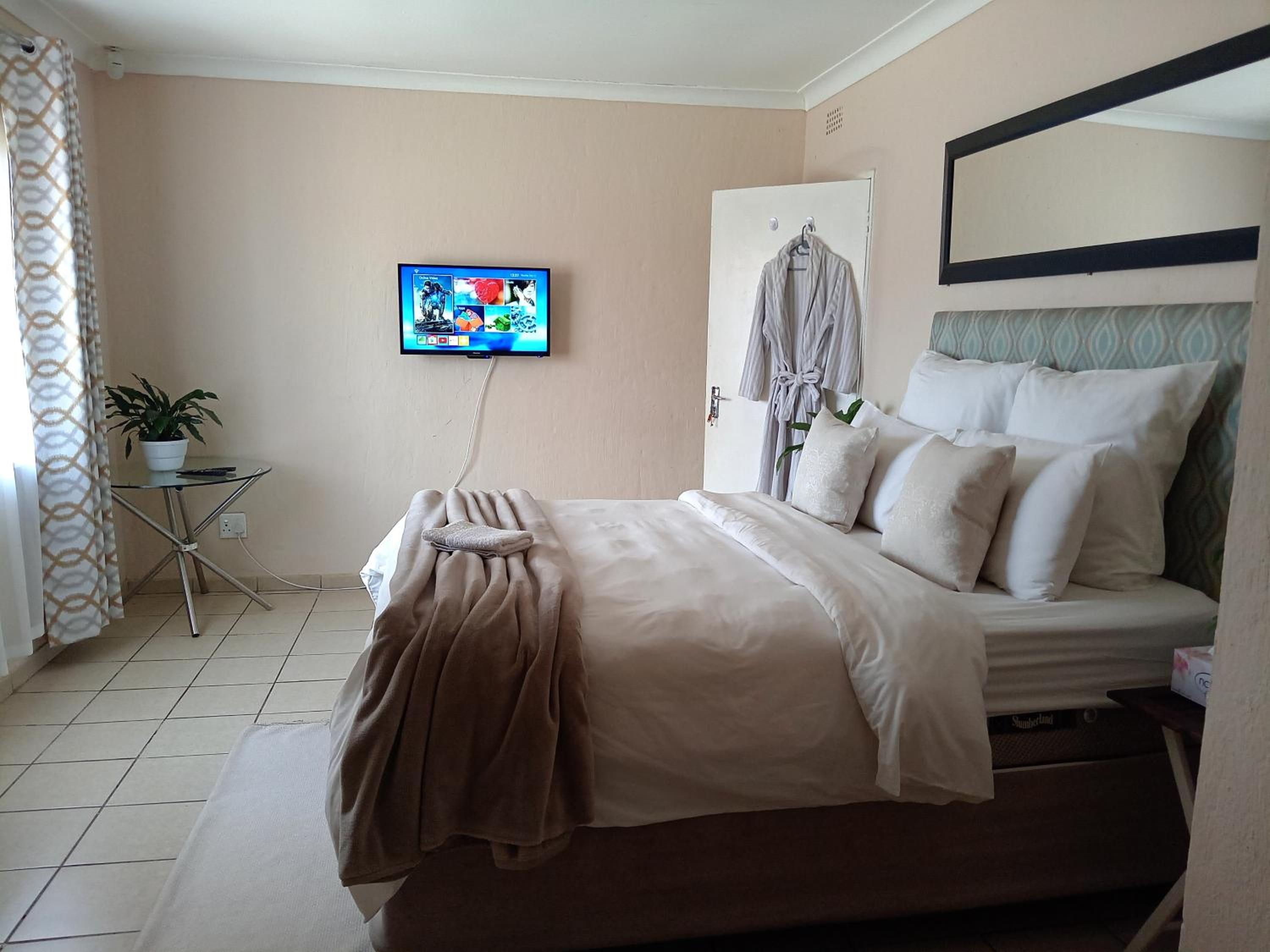 Double Room with Private Bathroom photo 1