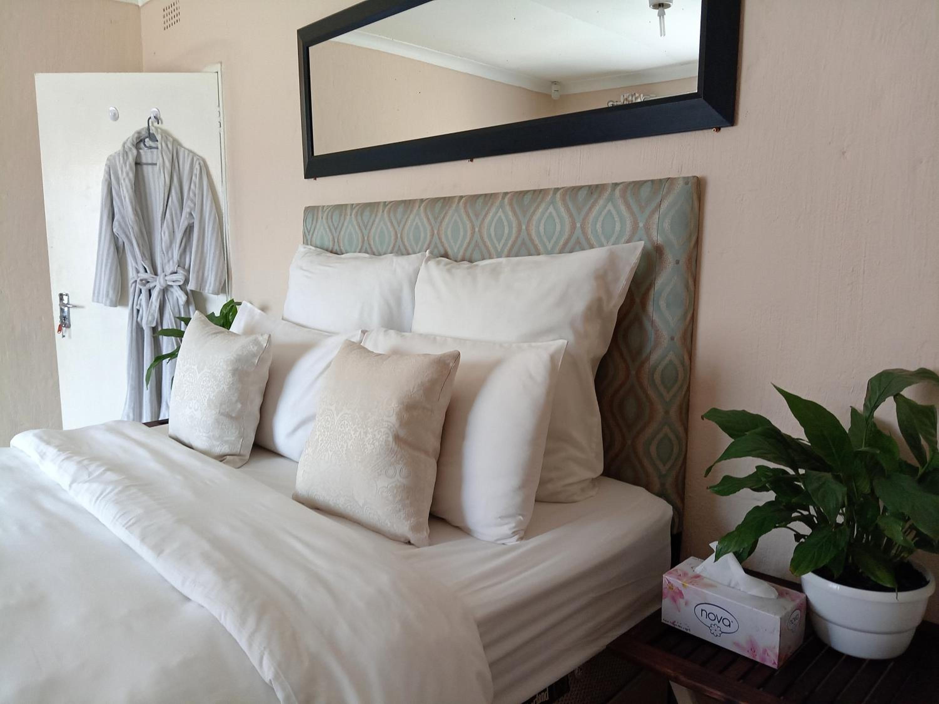 Double Room with Private Bathroom photo 3