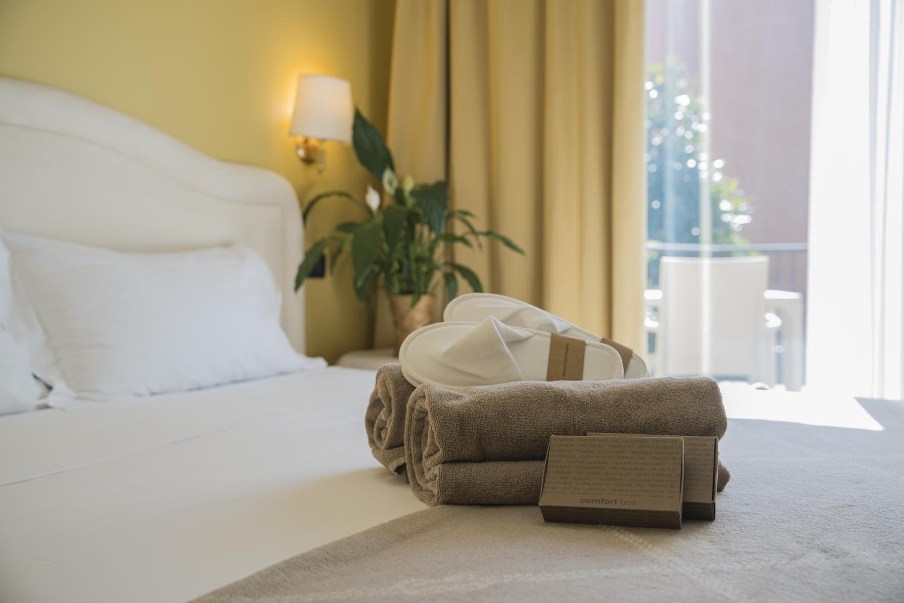 Double Room with Balcony - Photo 7