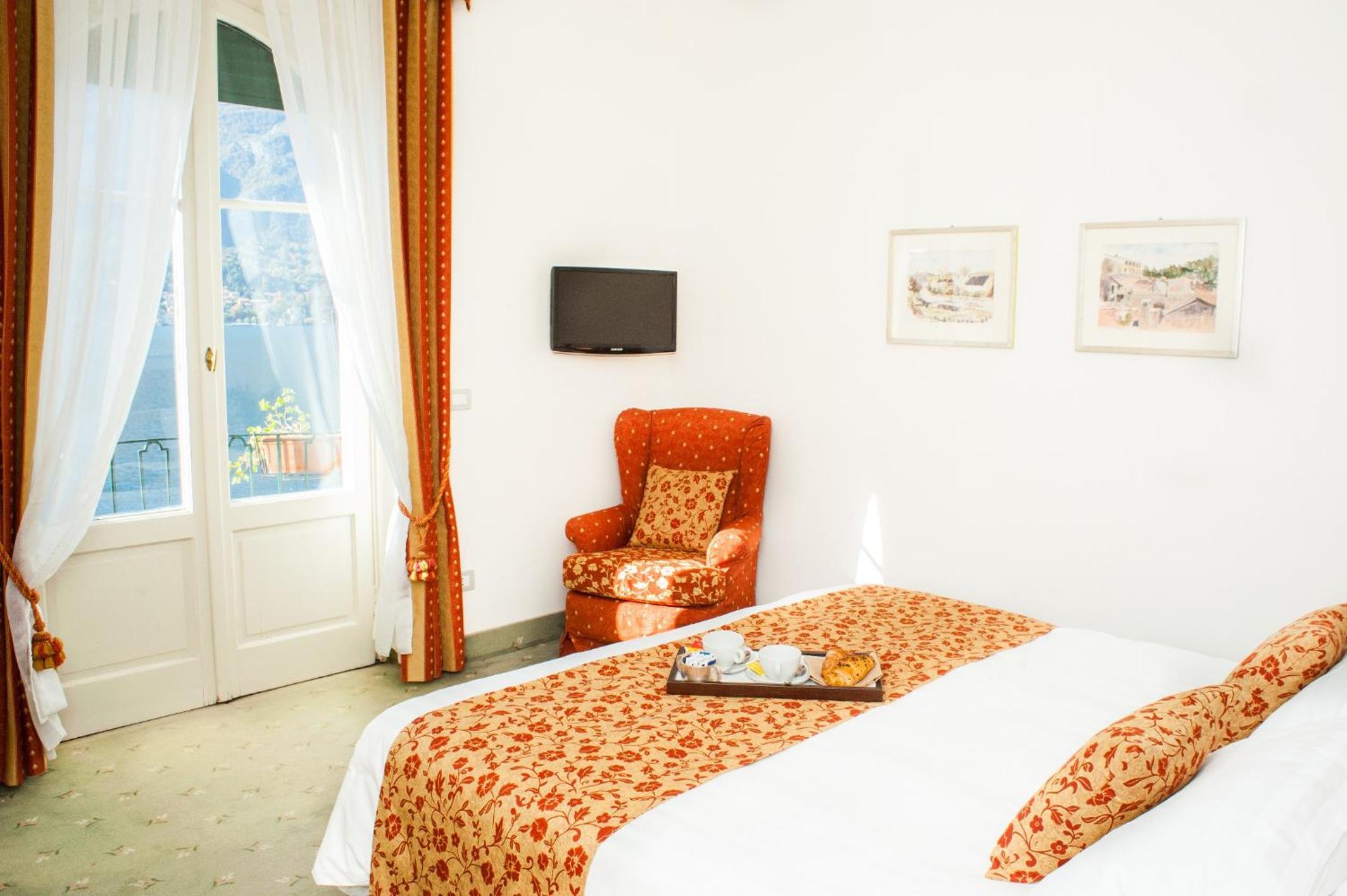 Deluxe Double or Twin Room with partial Lake View photo 3
