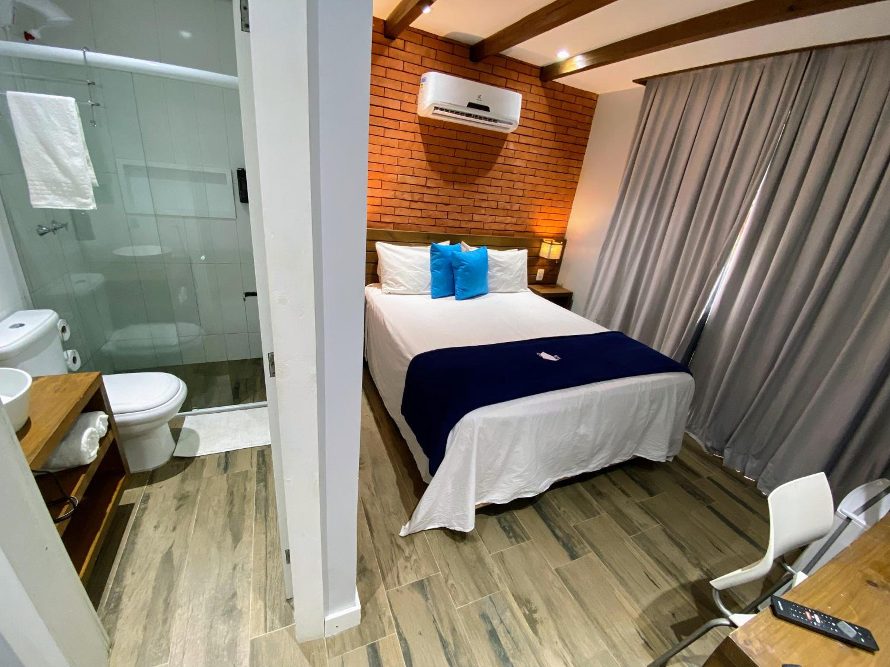 Queen Room photo 1