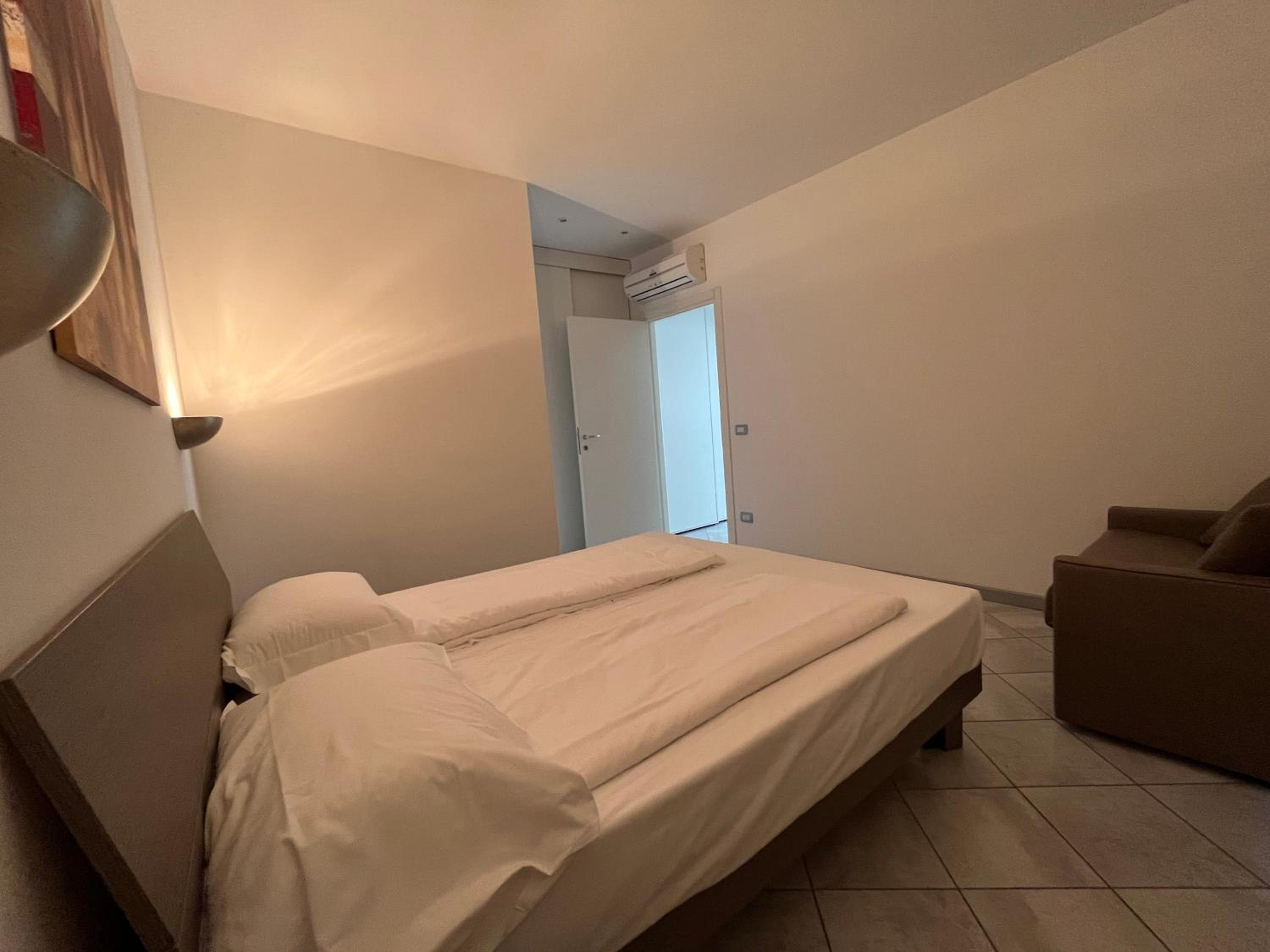 One-Bedroom Deluxe Apartment