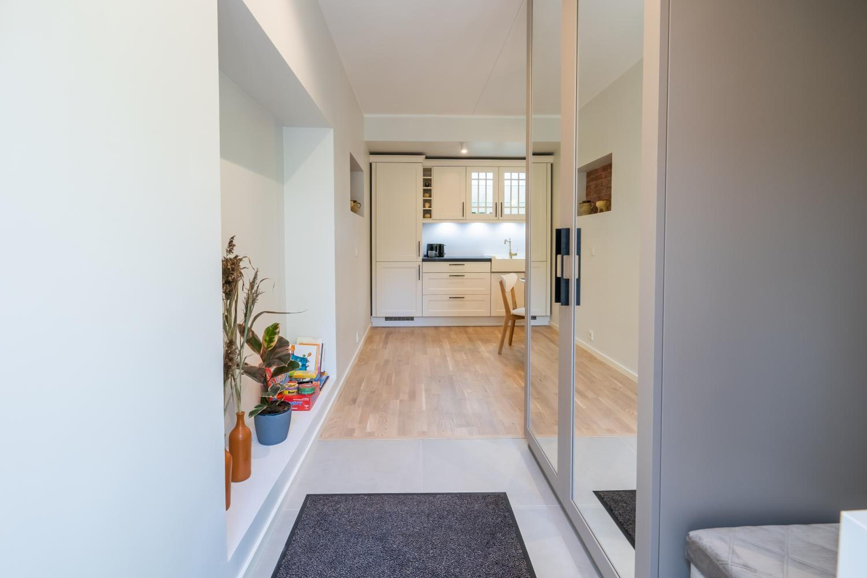One-Bedroom Apartment photo 1