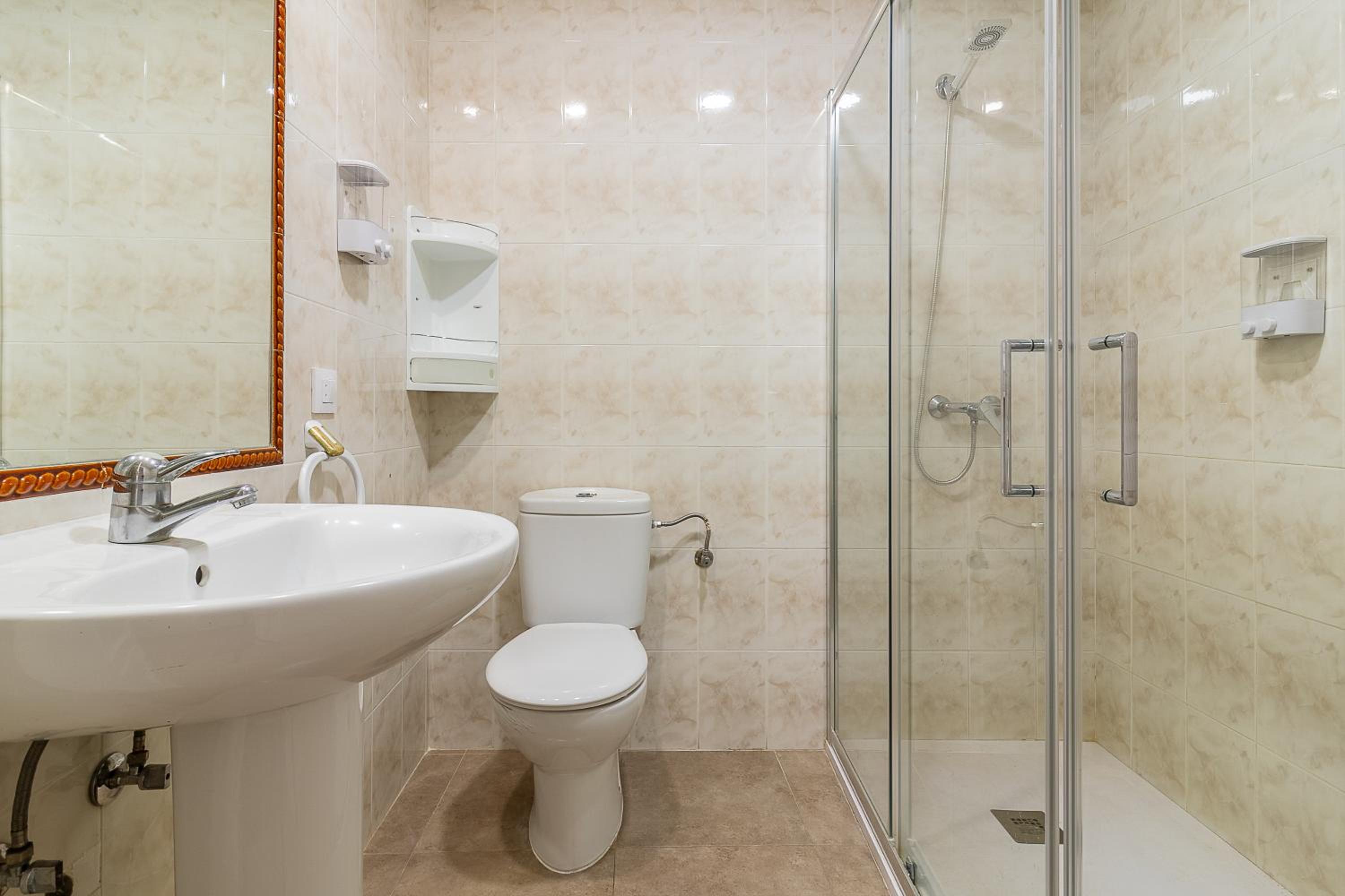 Double Room with Shared Bathroom photo 2