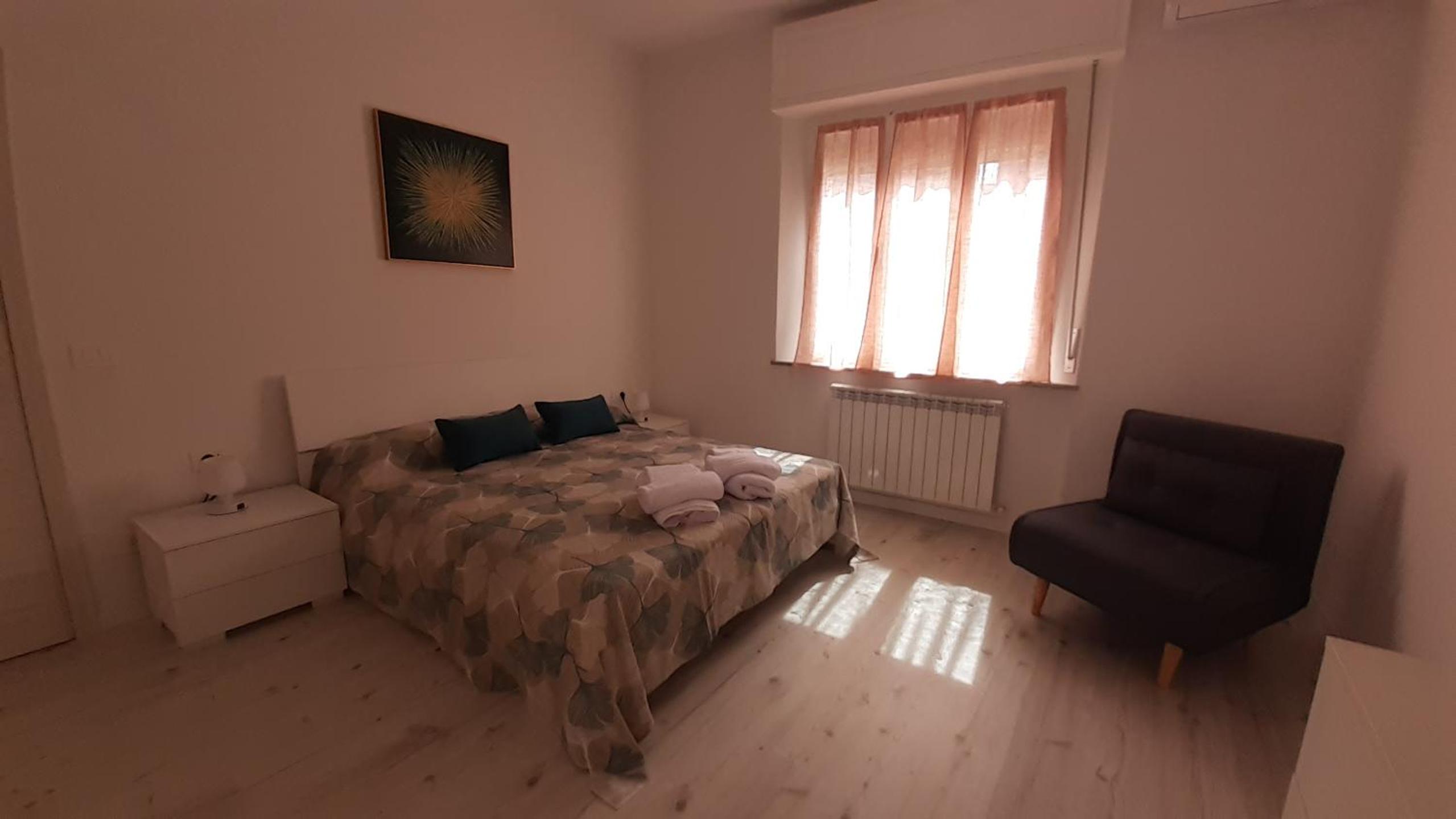 One-Bedroom Apartment photo 1