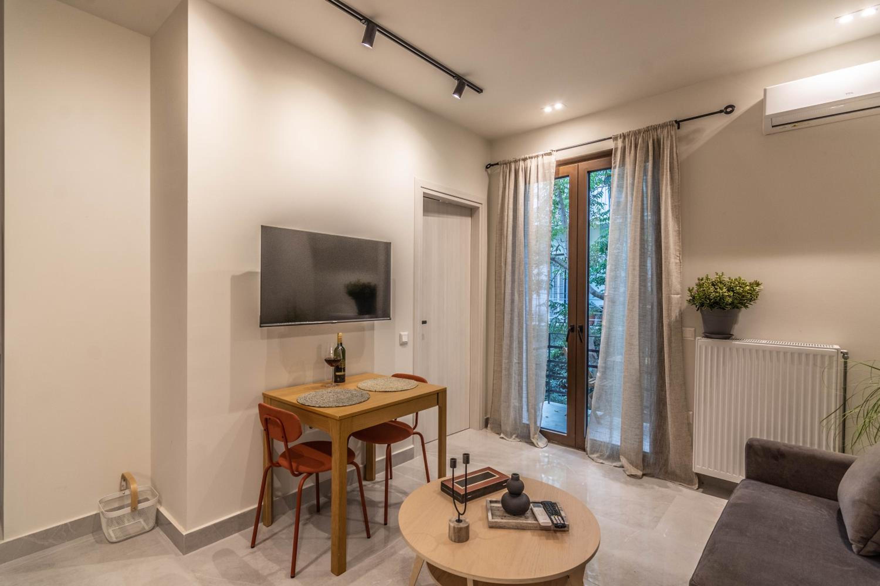 One-Bedroom Apartment with Balcony photo 2