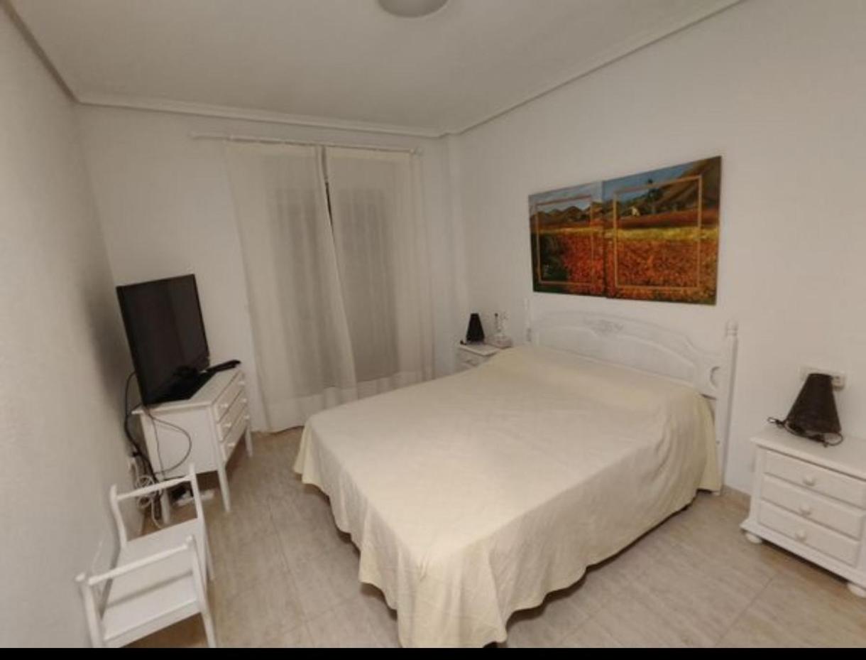 Apartamento de tres habitaciones con vista a la montaña