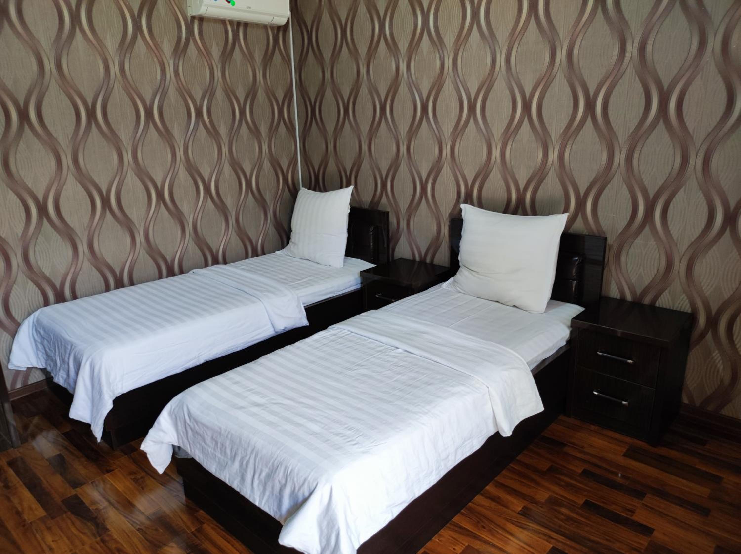 Twin Room with Bath photo 3