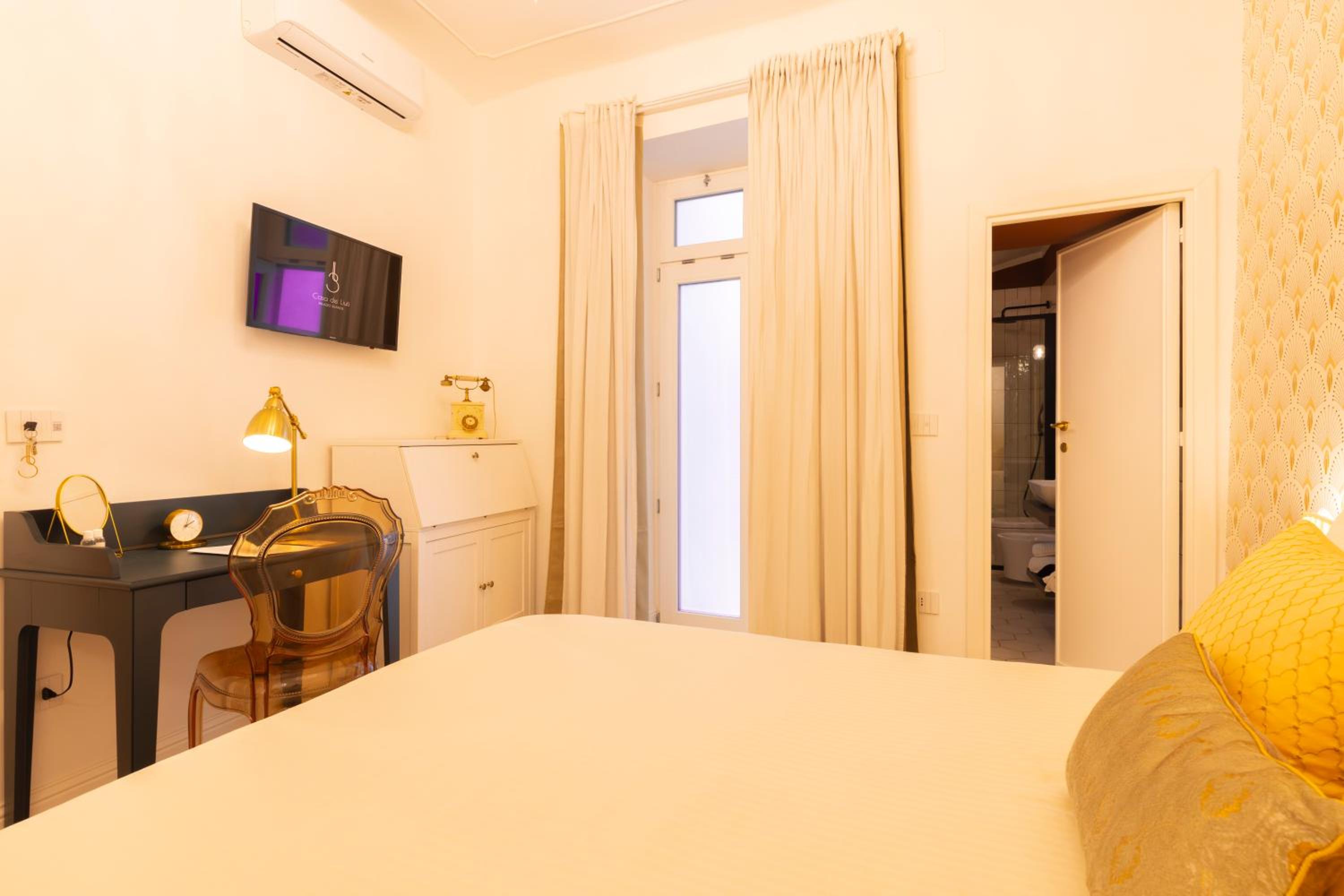 Deluxe Double Room with Bath photo 3