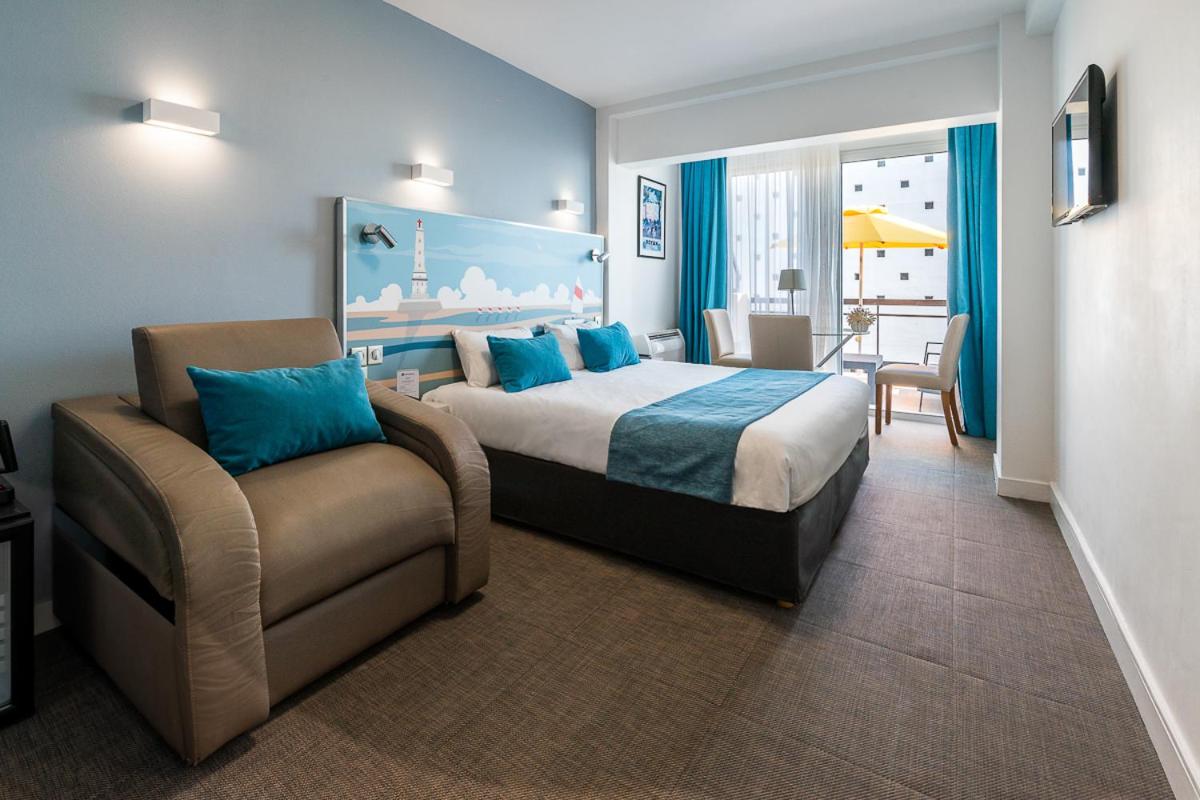 Family Room with Sofa Bed and Terrace - Sea View