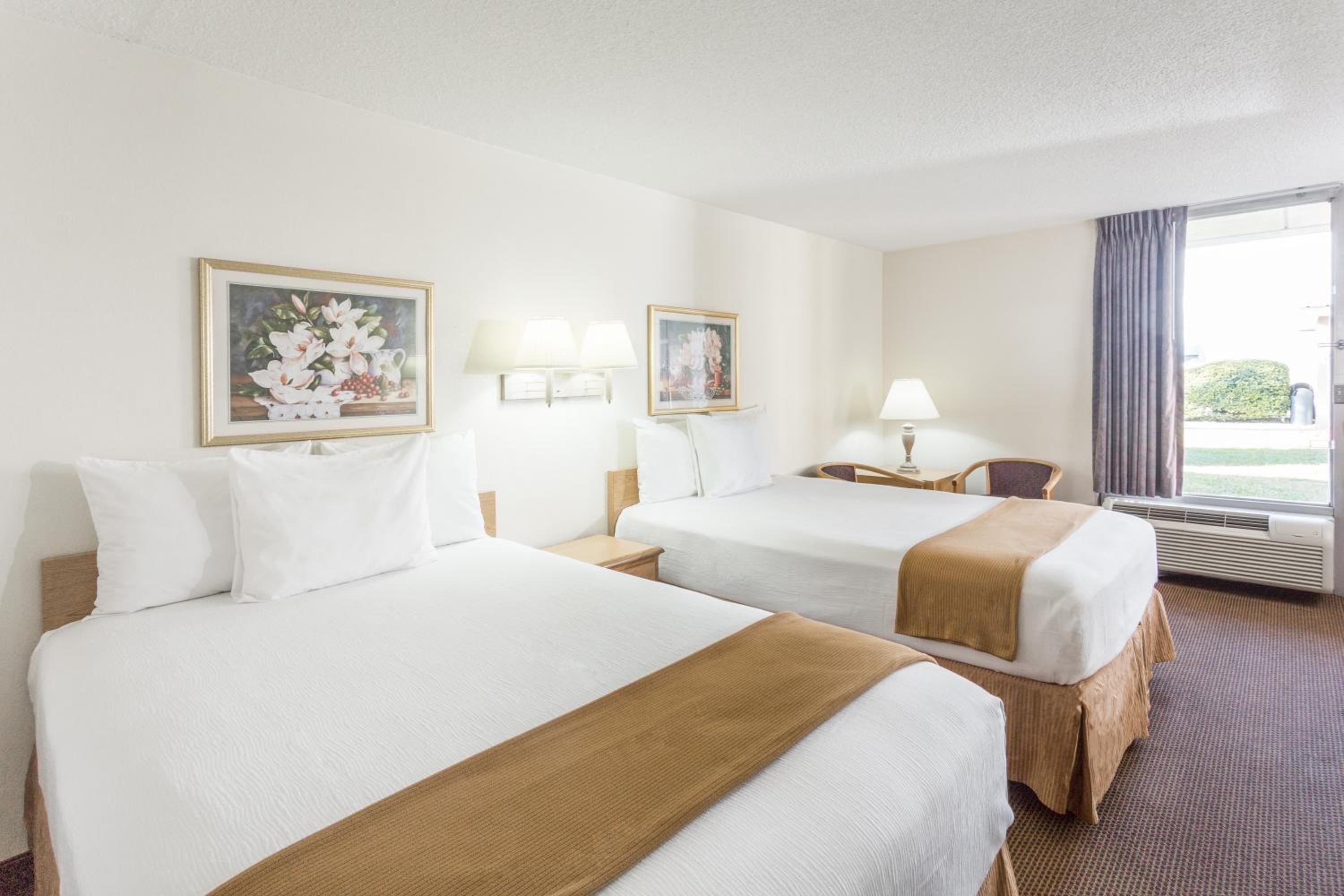 Double Room with Two Double Beds - Non-Smoking - Photo 1