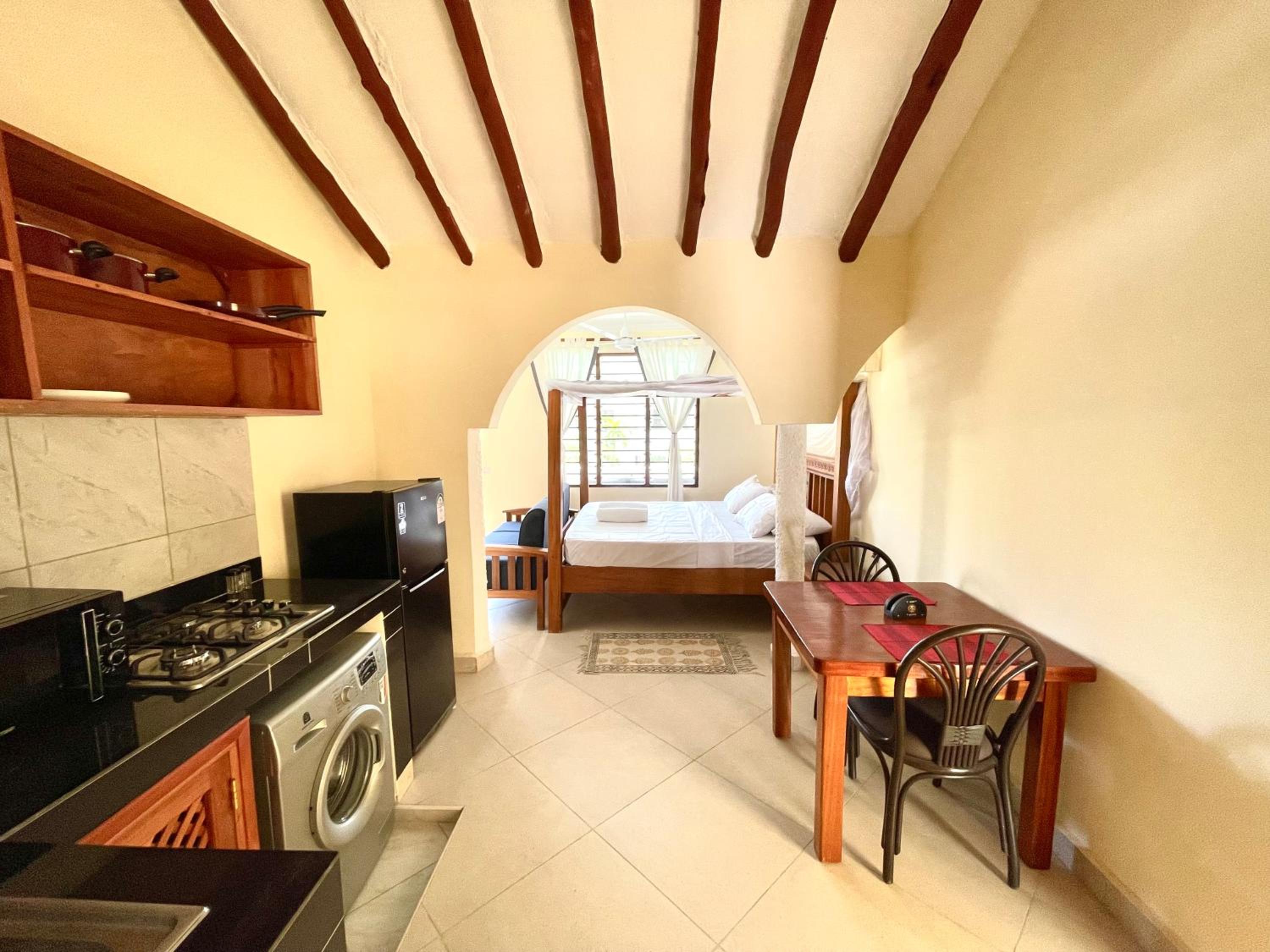 Studio Apartment With Balcony photo 3