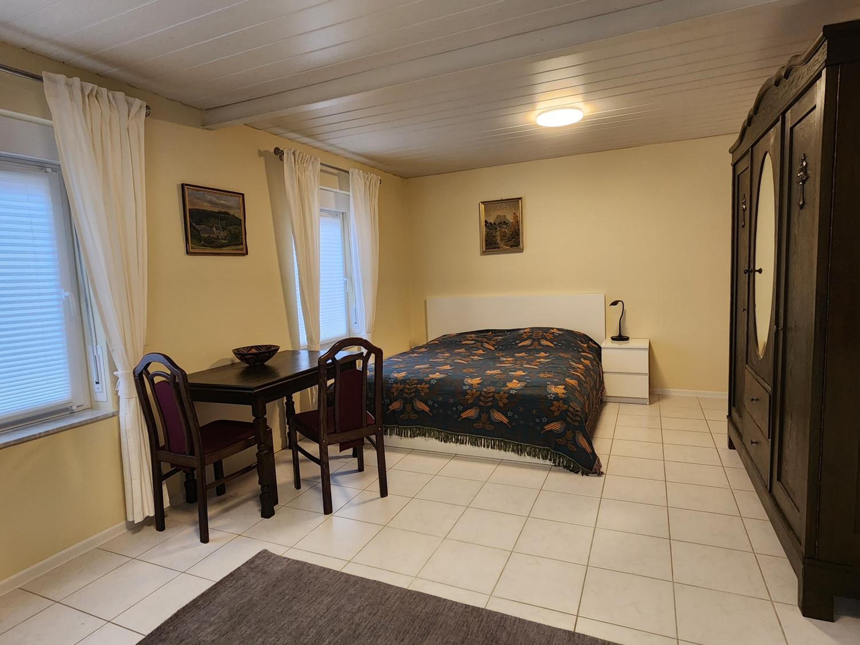 One-Bedroom Apartment photo 2