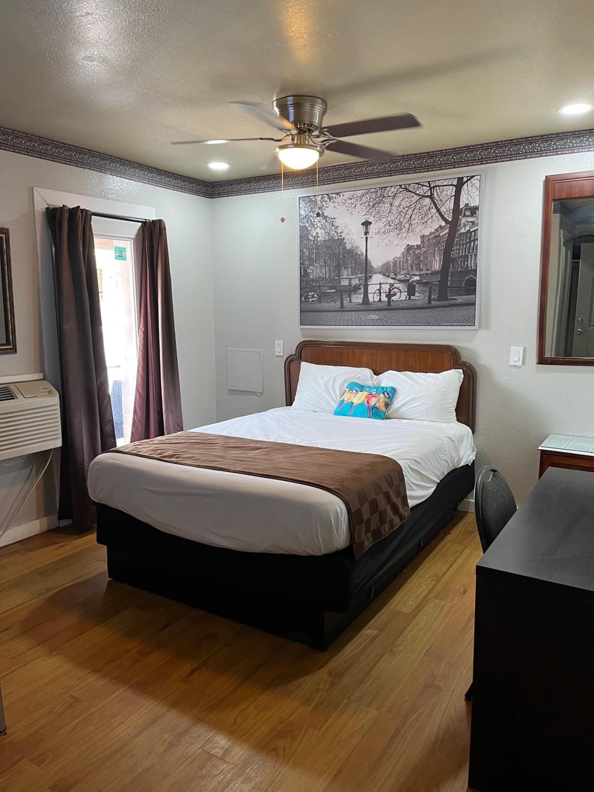 Standard Queen Room photo 1