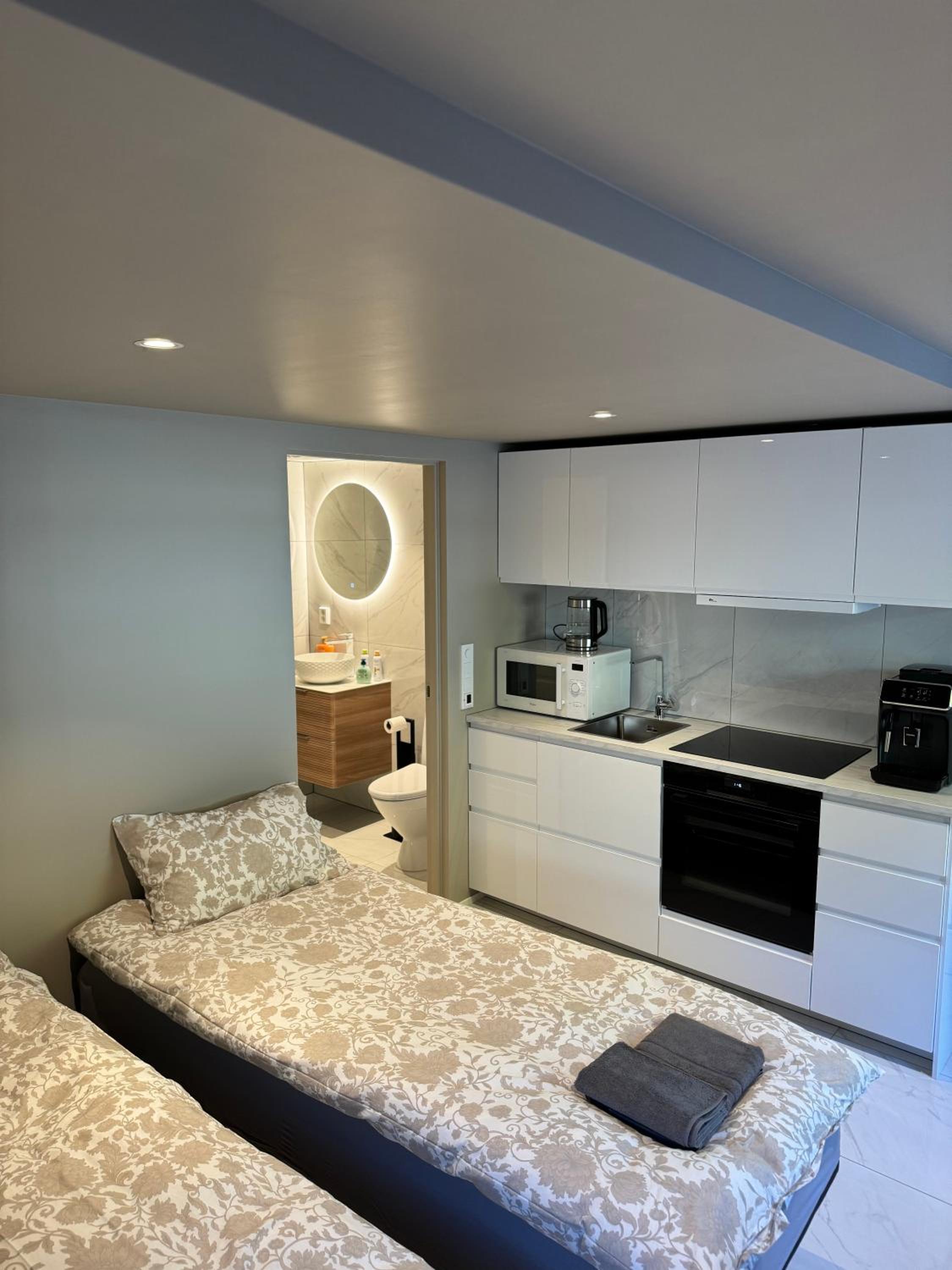One-Bedroom Apartment photo 1