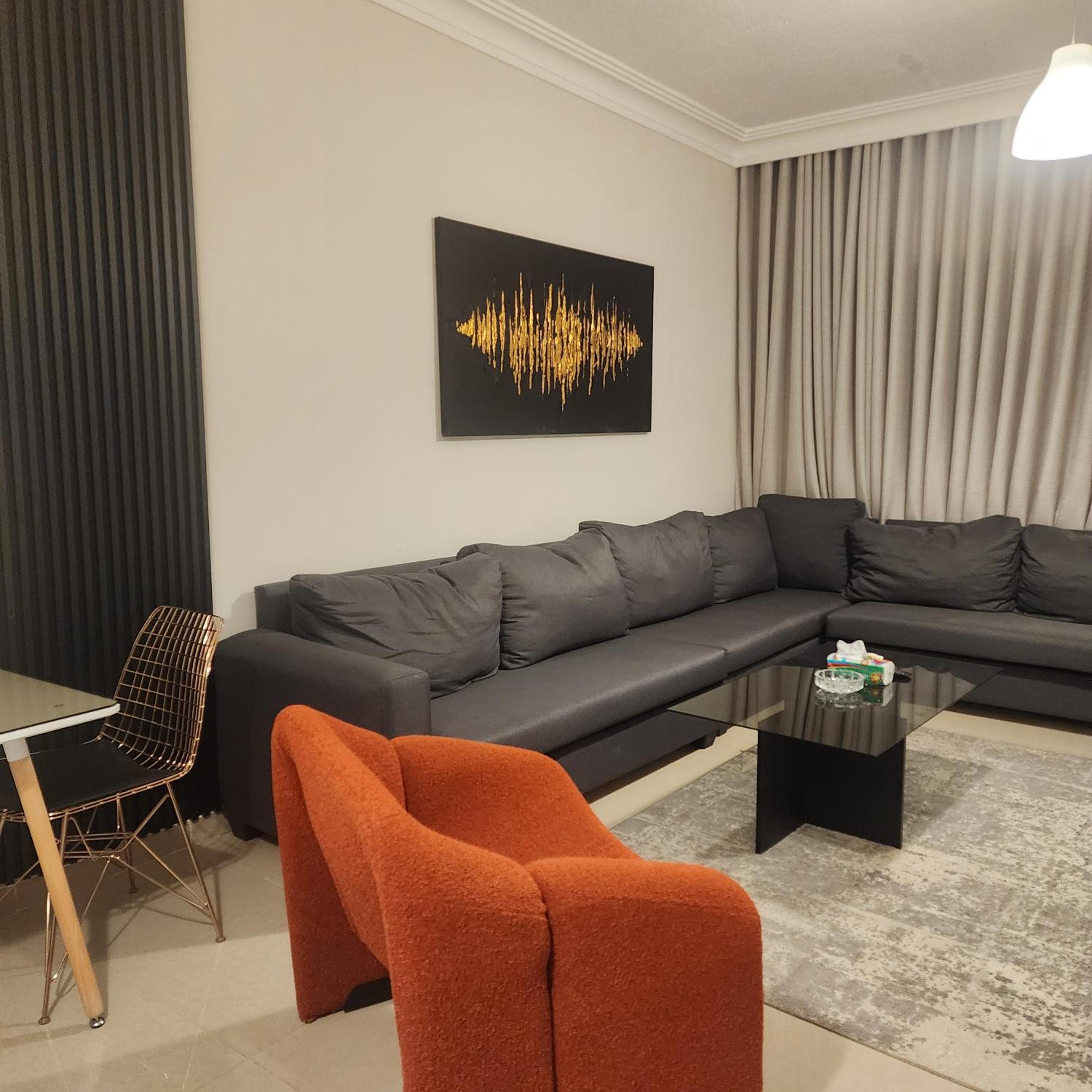 One-Bedroom Apartment photo 1