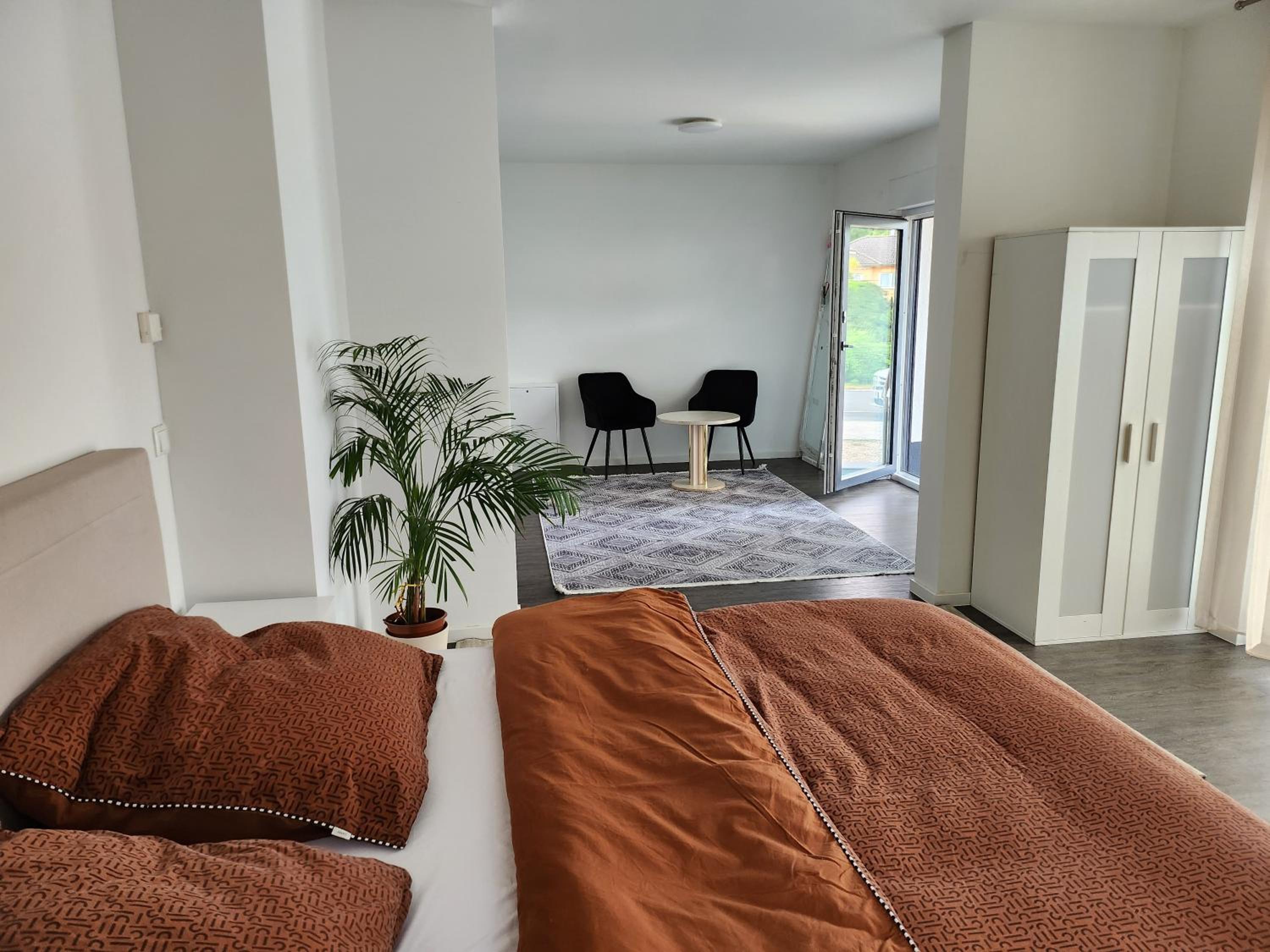One-Bedroom Apartment photo 1