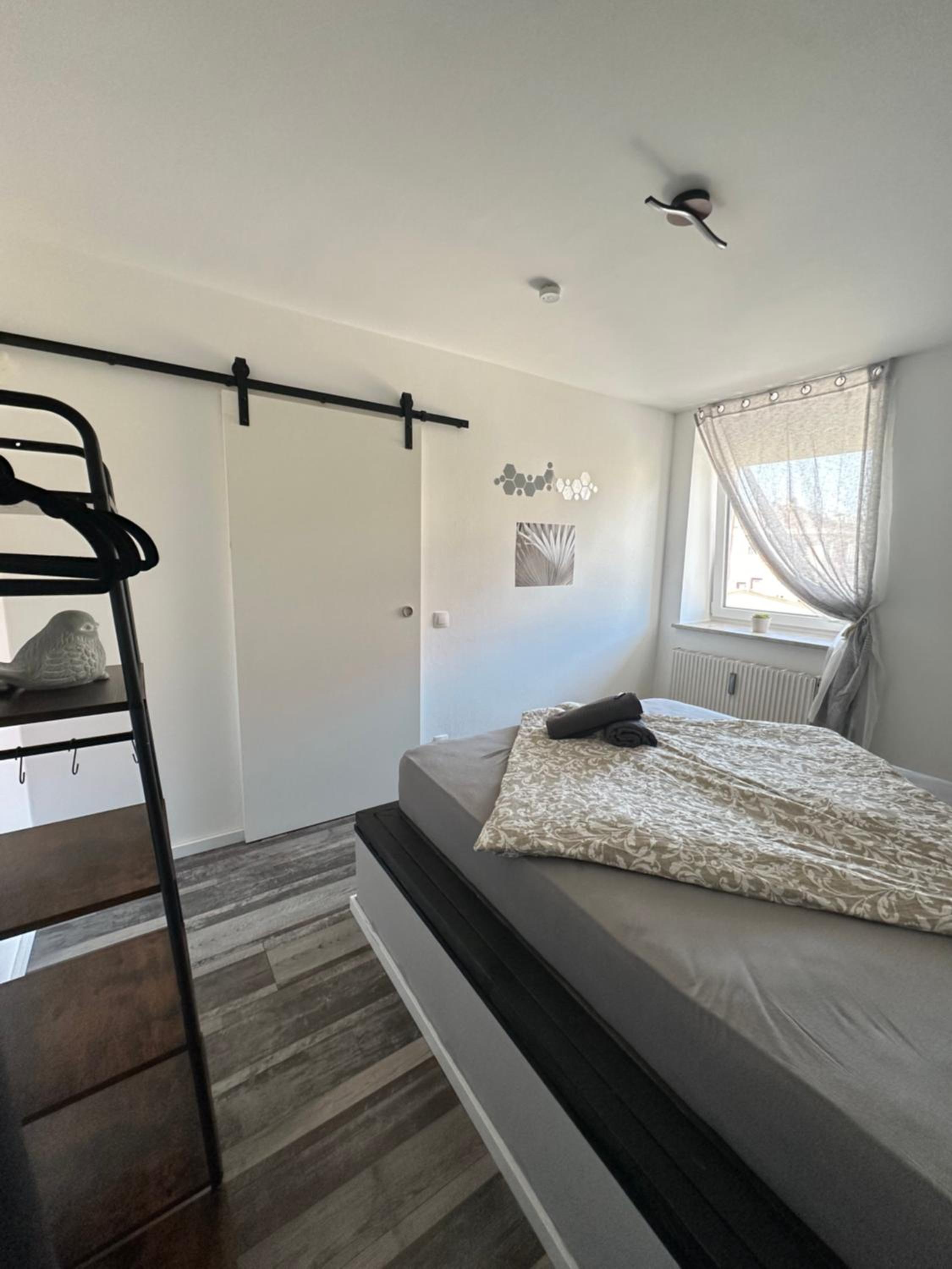 One-Bedroom Apartment photo 1