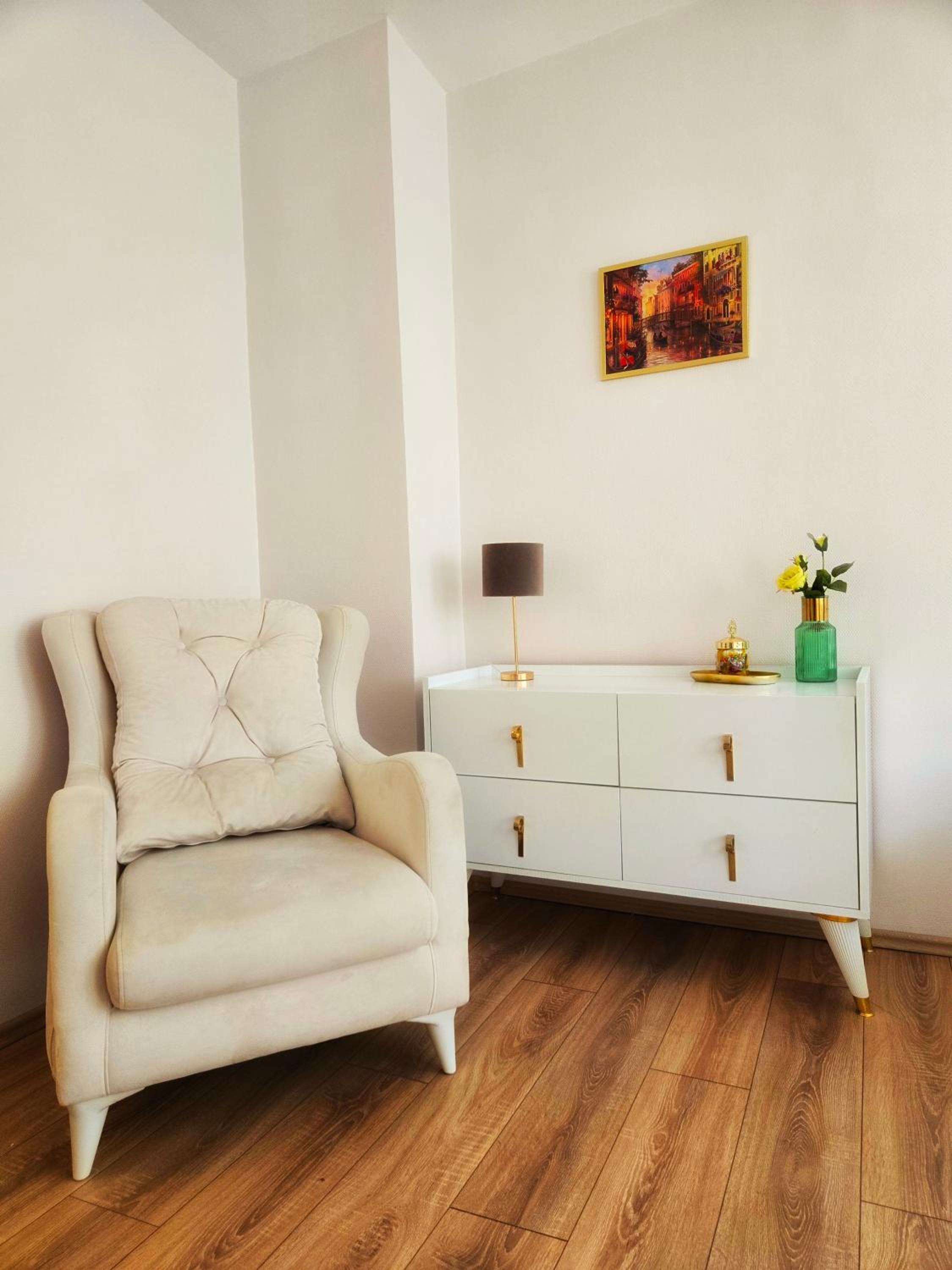 Three-Bedroom Apartment with Balcony - Photo 25
