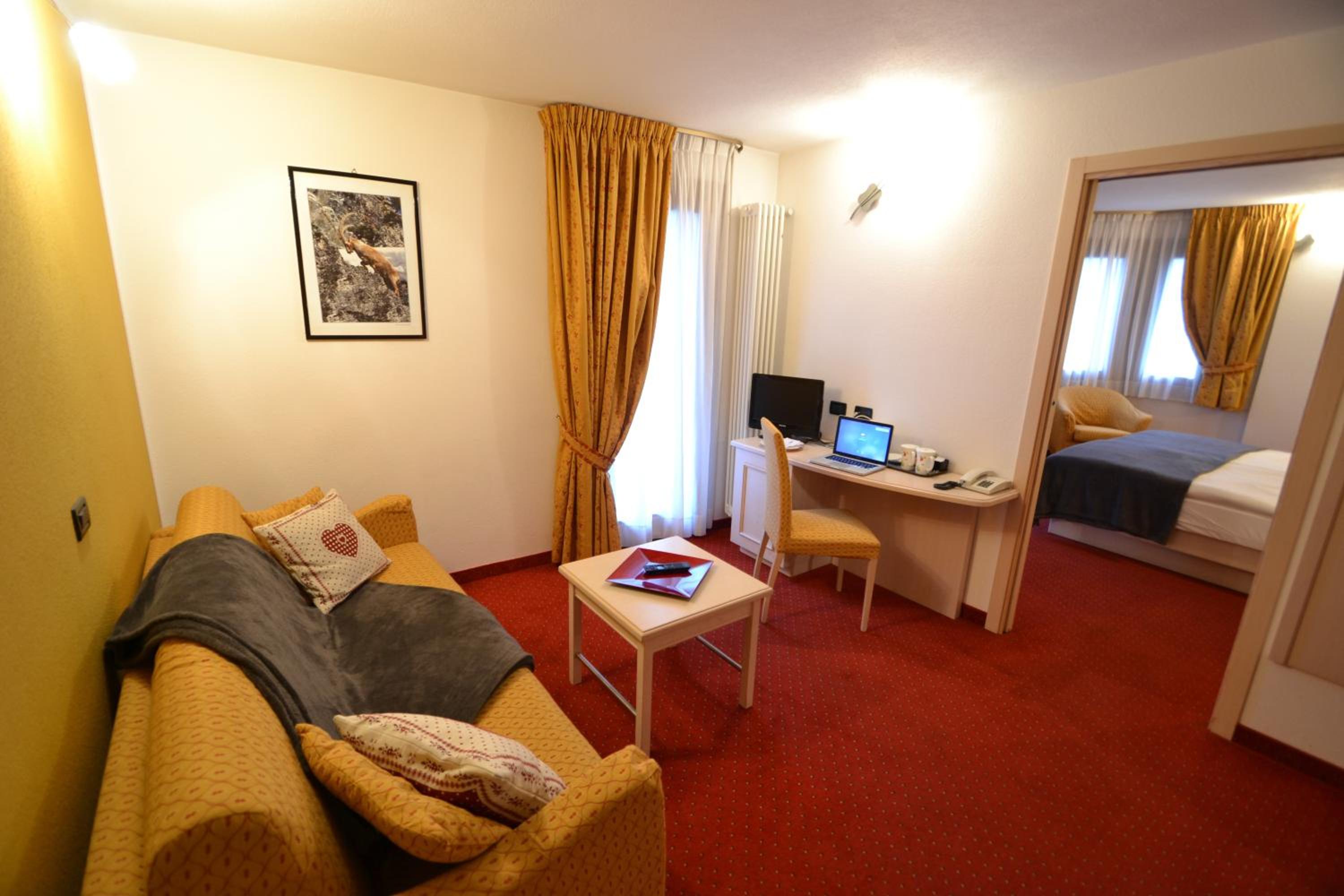 Suite with Mountain View photo 3