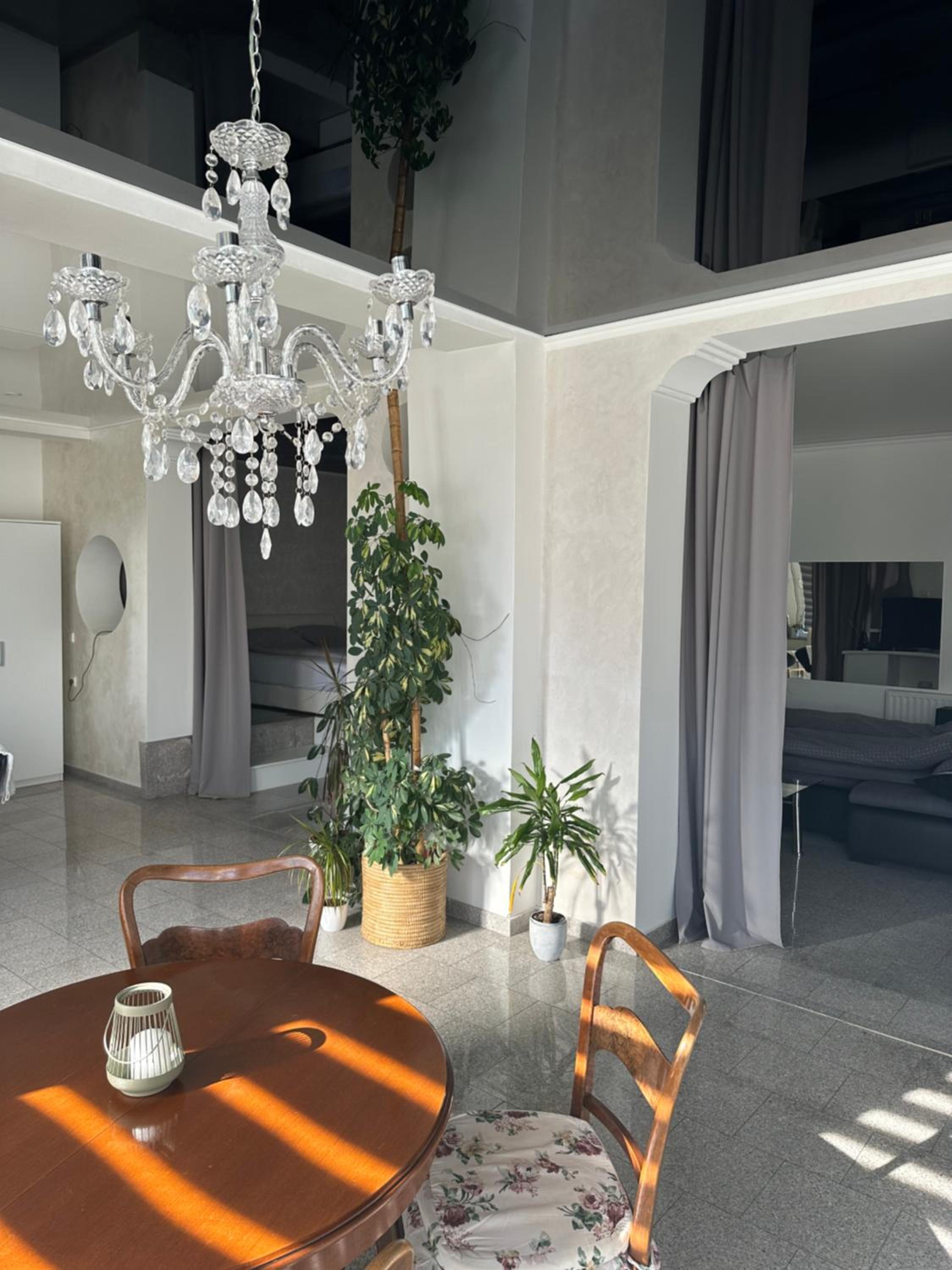 One-Bedroom Apartment - Photo 1