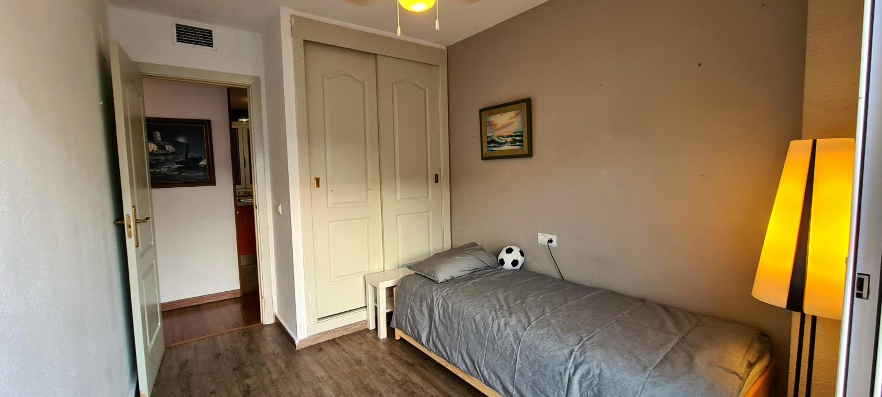 Apartamento de dos habitaciones con terraza y vista al mar