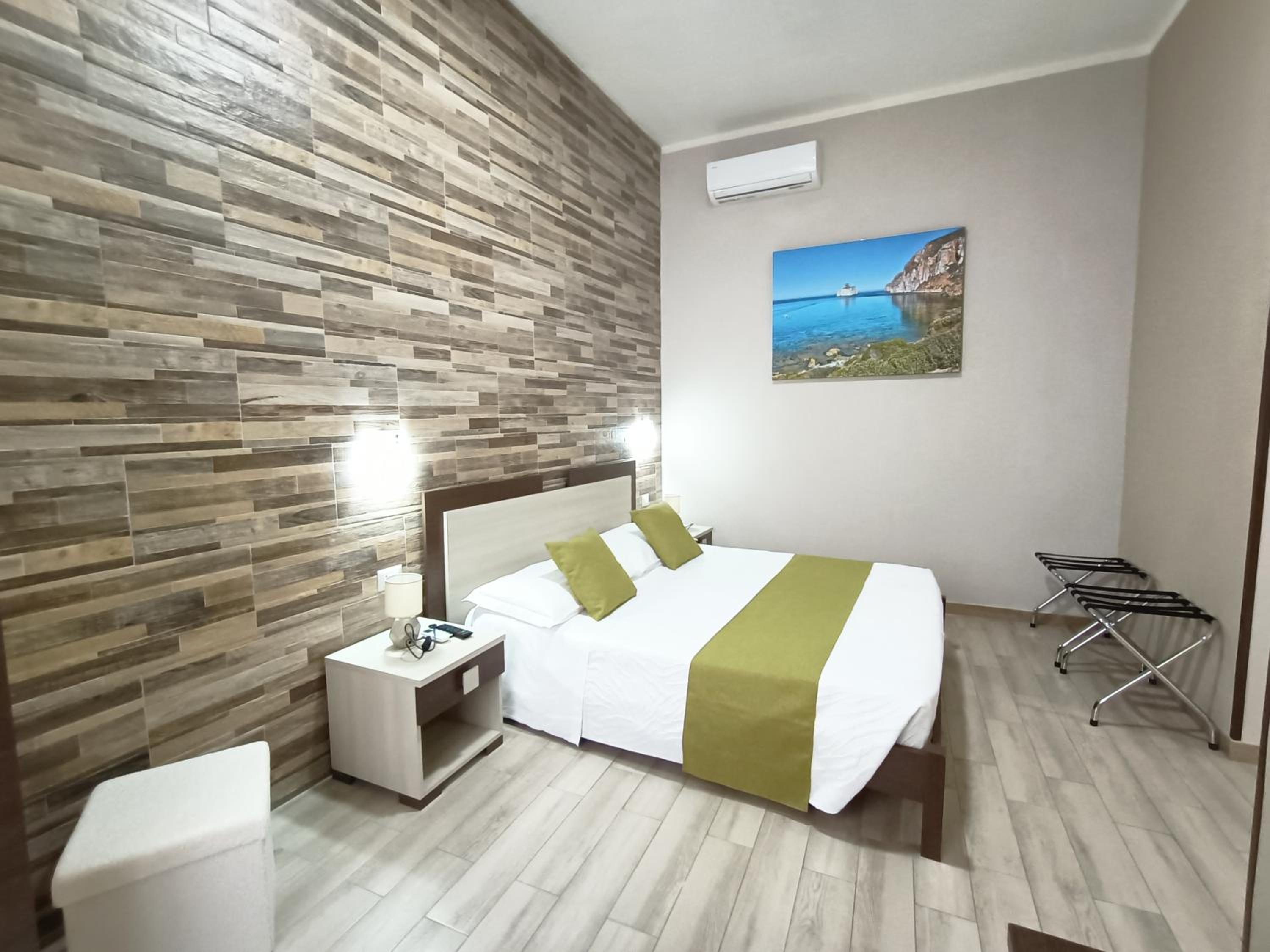 Double Room with Private Bathroom - Photo 2