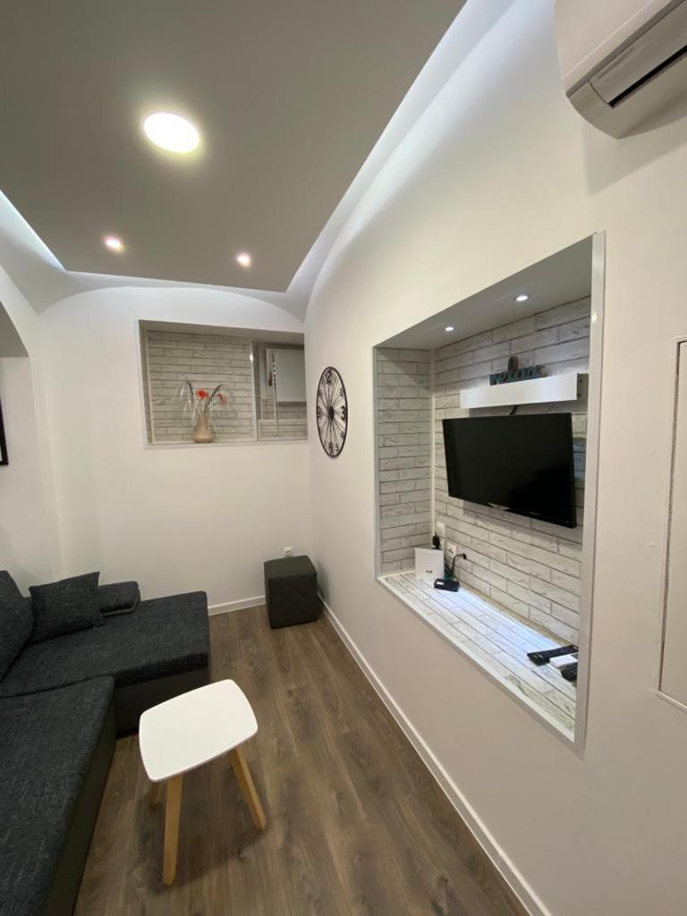 Studio Apartment - Photo 17