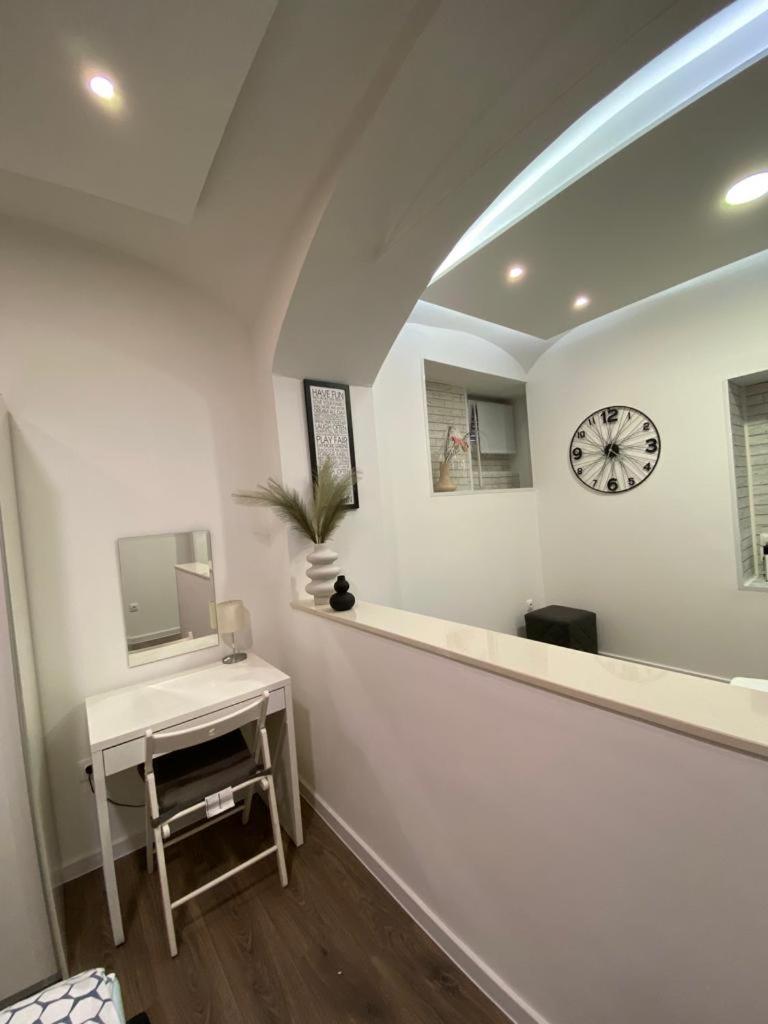 Studio Apartment - Photo 25