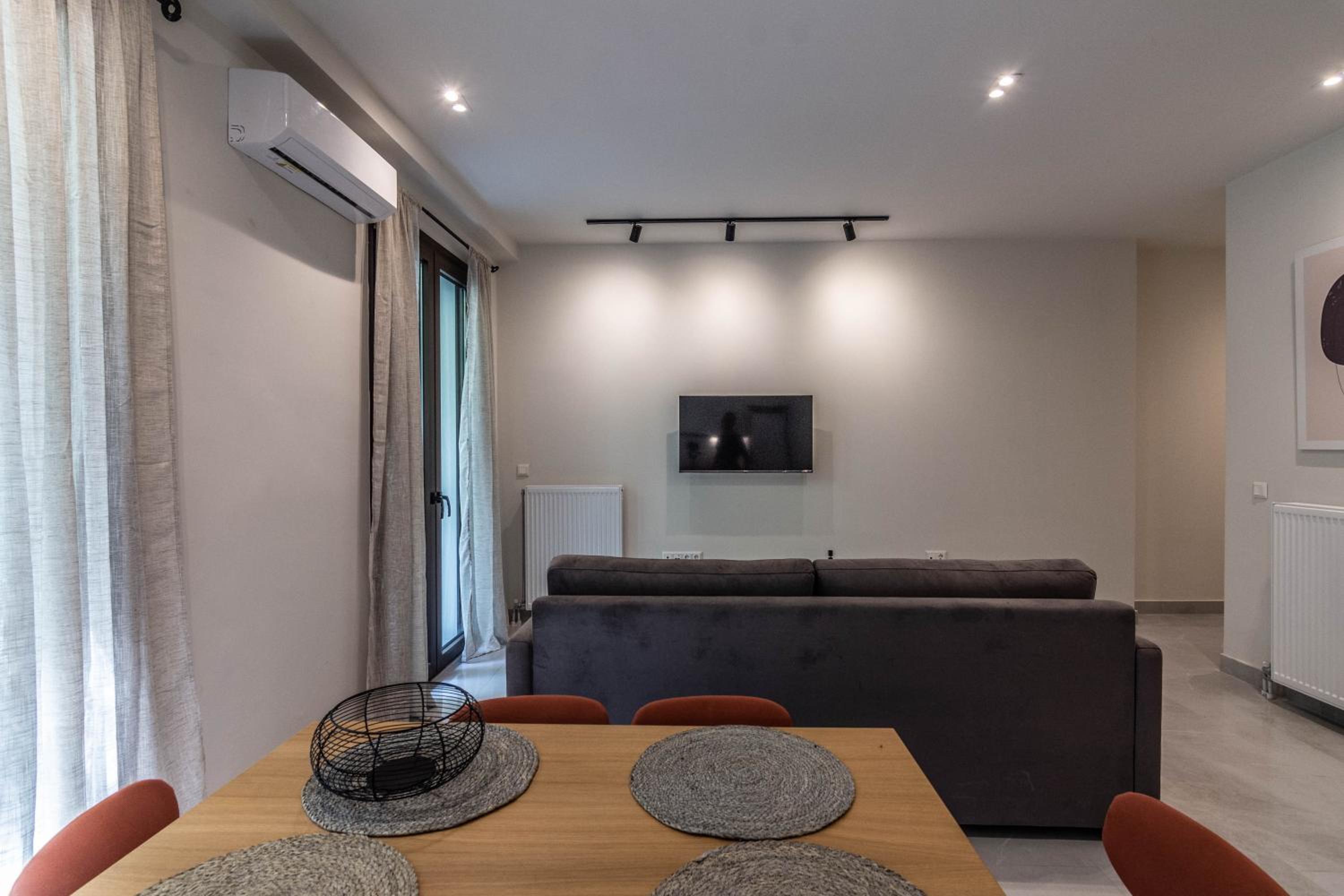 Two-Bedroom Apartment with Balcony photo 3