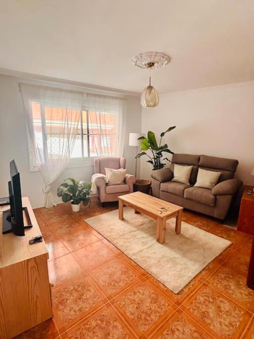 Three-Bedroom House photo 3